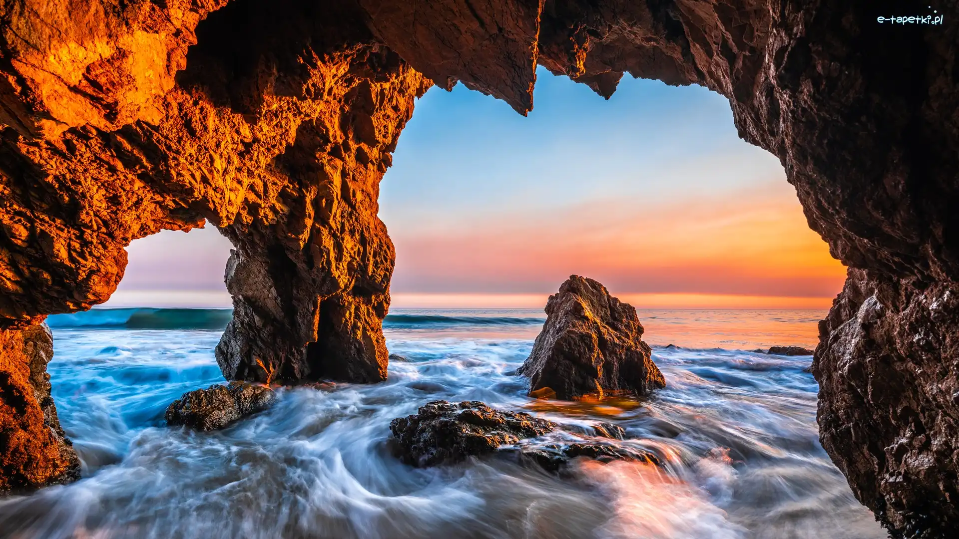 Hrabstwo Los Angeles, Fale, Stany Zjednoczone, Malibu, Plaża El Matador Beach, Skały, Zachód słońca, Morze, Jaskinia, Kalifornia