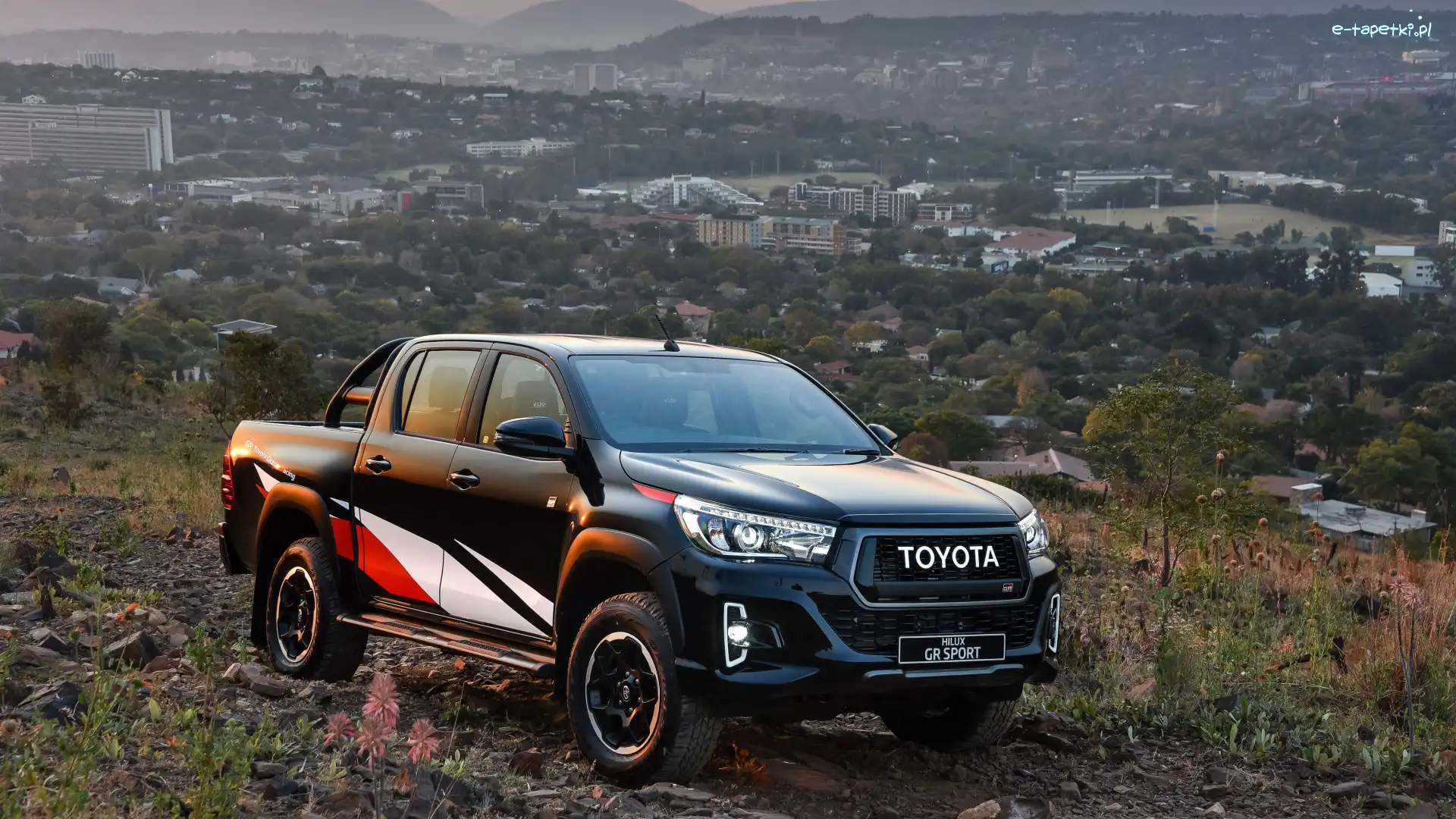 Toyota Hilux GR Sport, Czarna