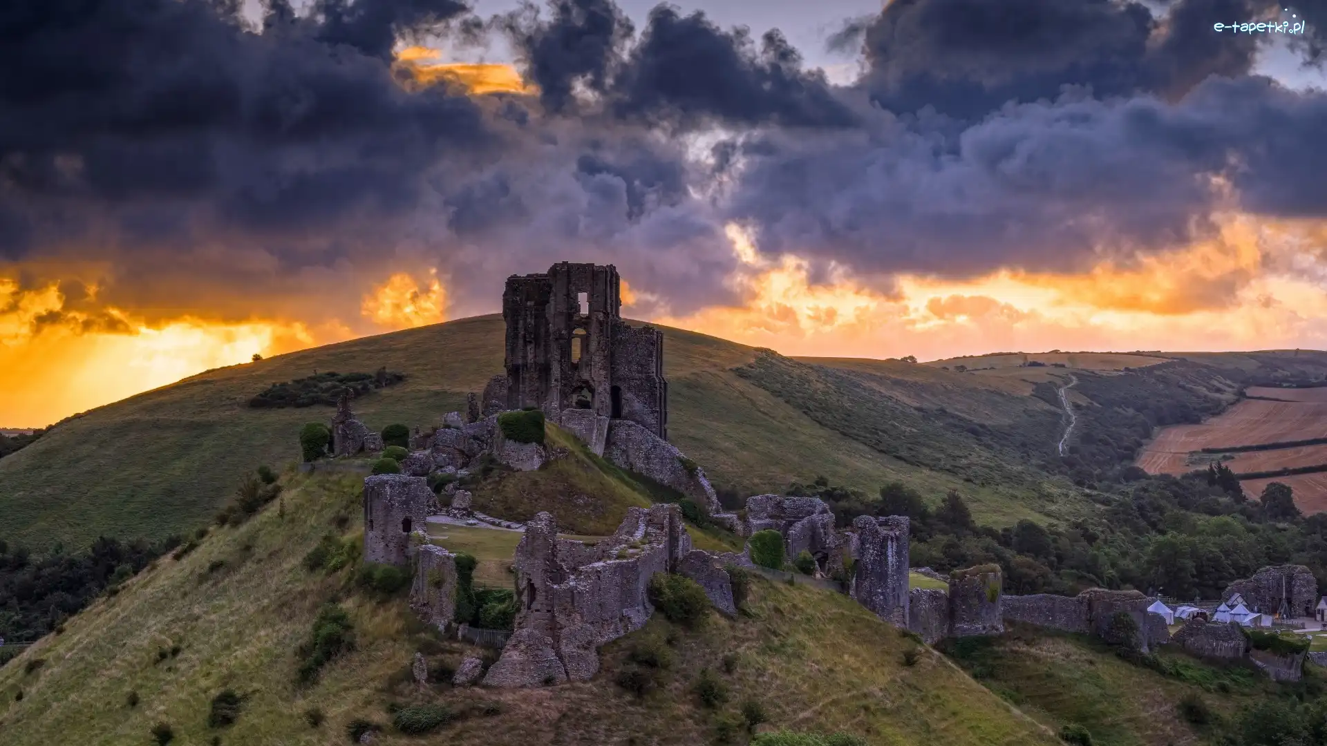 Anglia, Wzgórze, Ruiny, Chmury, Wschód słońca, Hrabstwo Dorset, Zamek w Corfe Castle