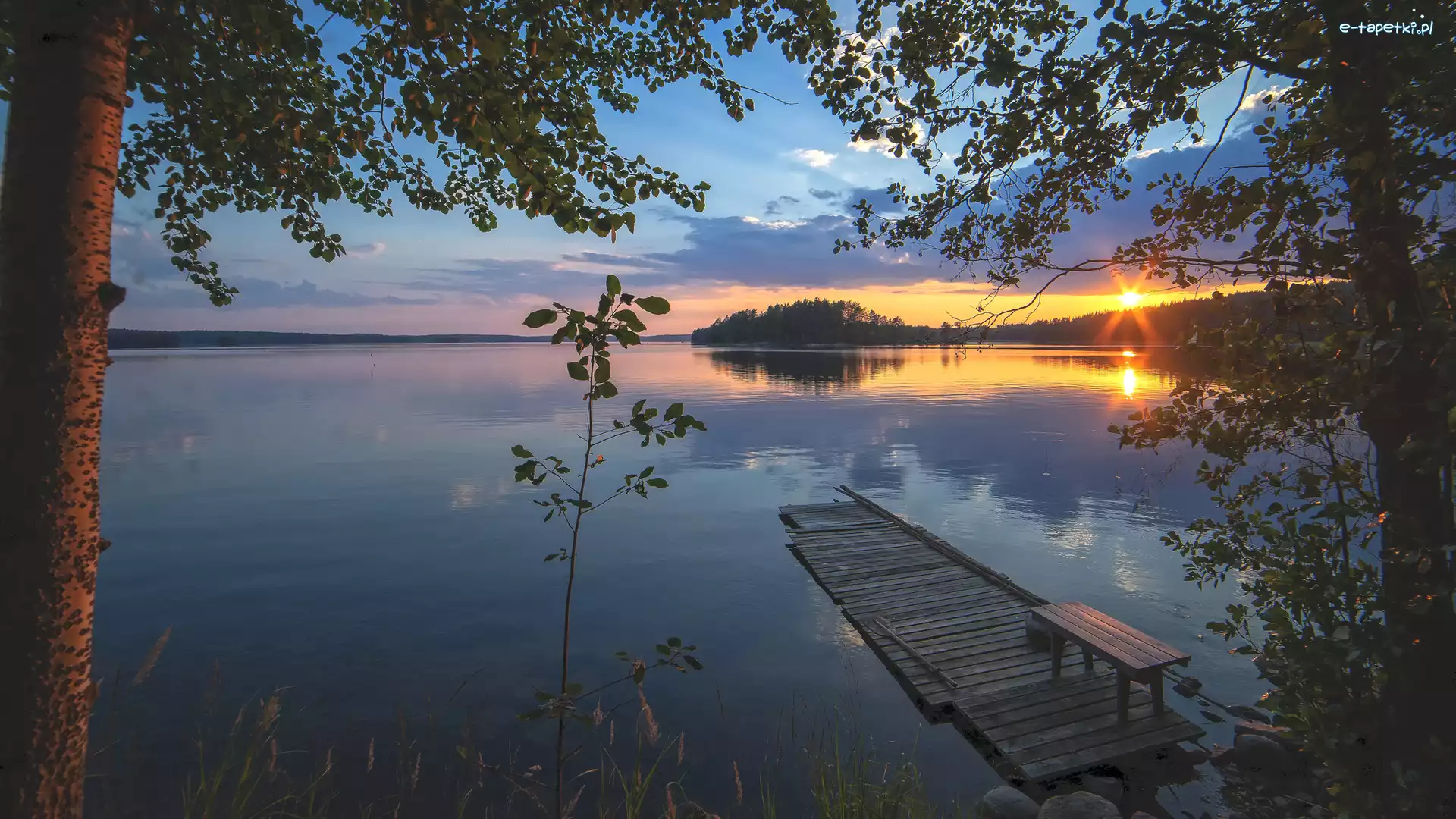 Jezioro, Pomost, Drzewa, Zachód słońca, Ławka