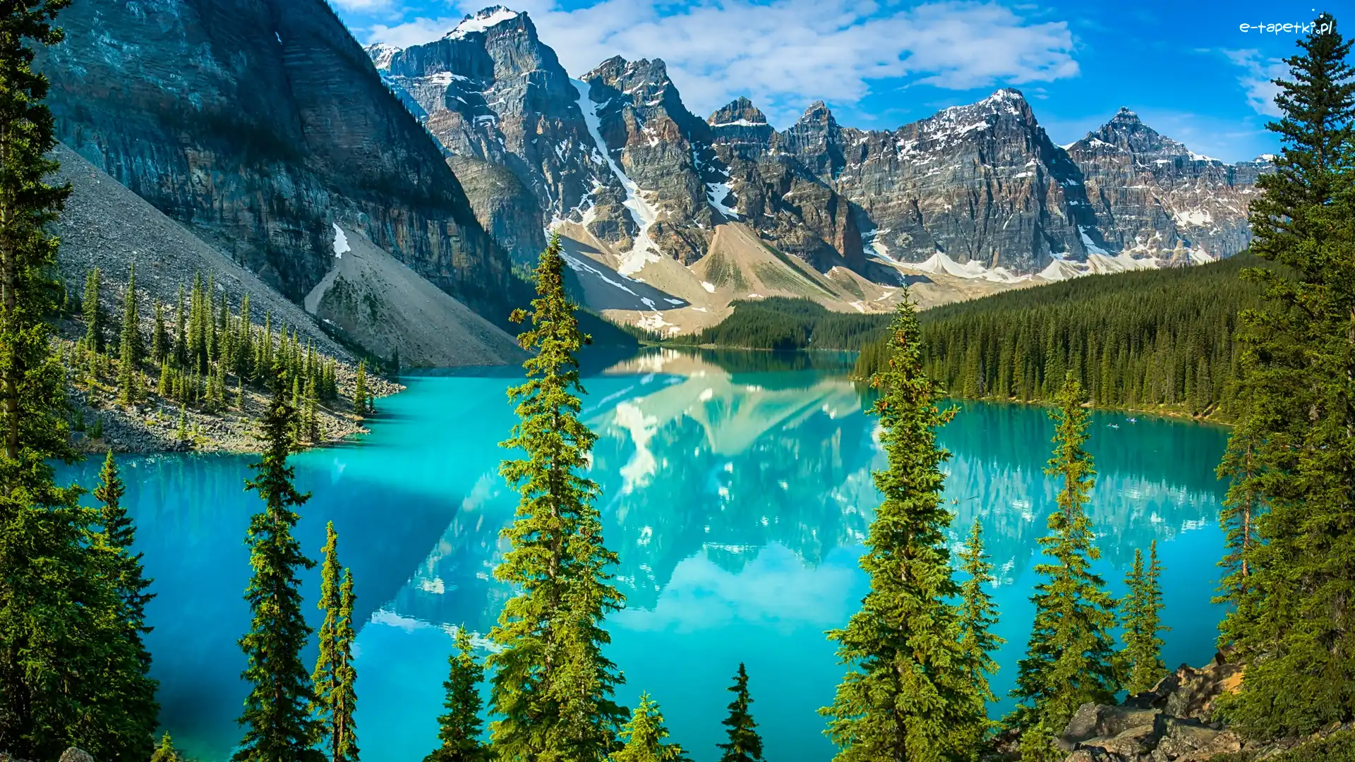 Jezioro Moraine, Prowincja Alberta, Chmury, Góry, Park Narodowy Banff, Dolina Dziesięciu Szczytów, Drzewa, Kanada