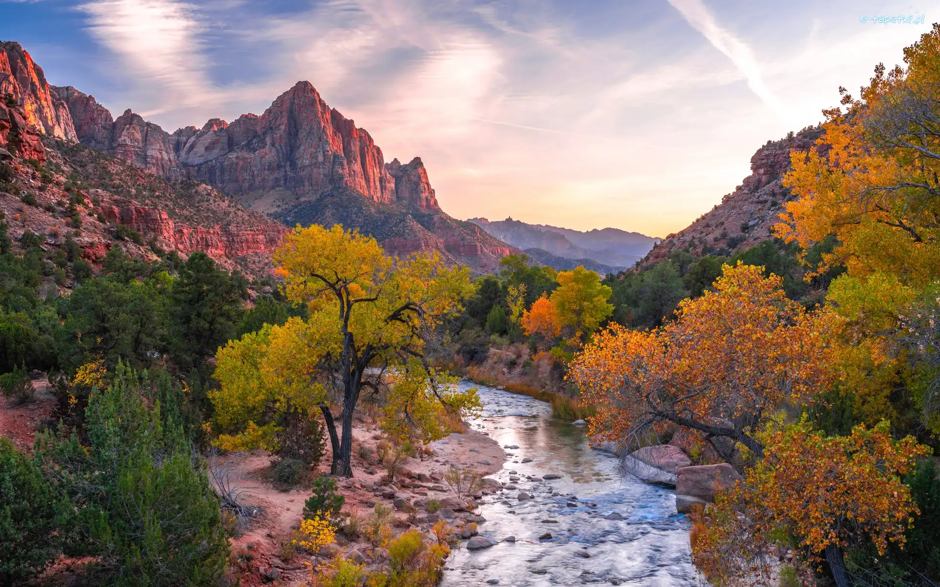 Virgin River, Rzeka, Park Narodowy Zion, Stan Utah, Stany Zjednoczone, Wschód słońca, Drzewa, Góry Watchman, Kamienie