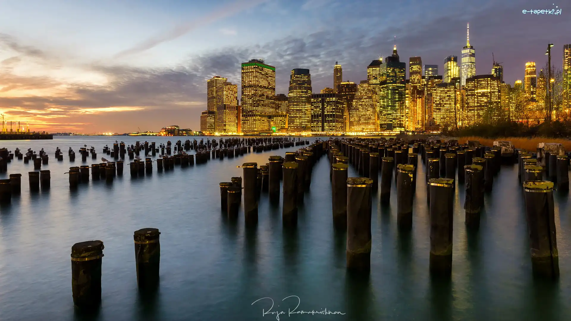 Kołki, Brooklyn, Stany Zjednoczone, Wieżowce, Nowy Jork, Cieśnina East River, Oświetlone, Manhattan
