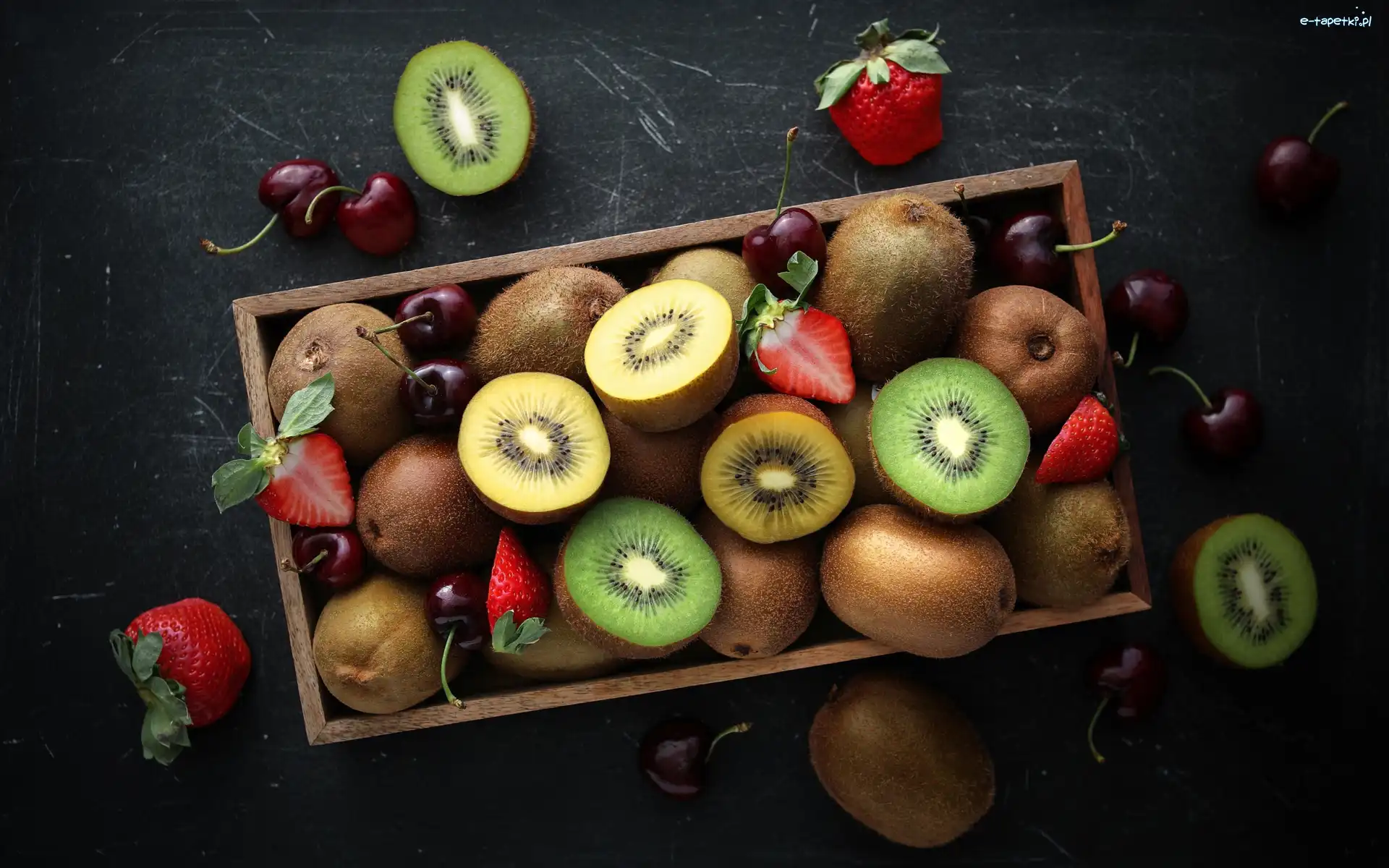 Kiwi, Wiśnie, Truskawki, Skrzynka