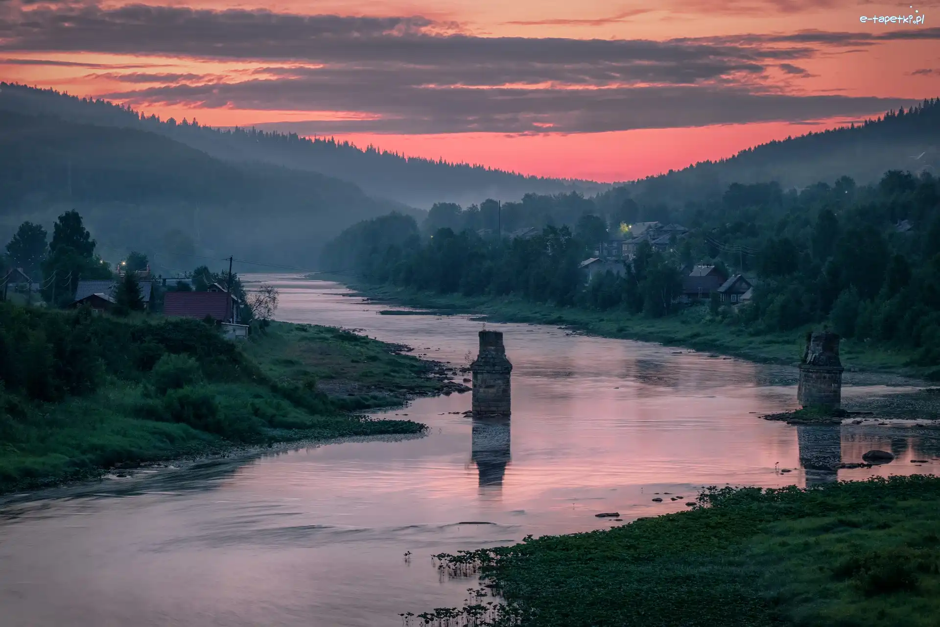 Drzewa, Góry, Rosja, Kraj Permski, Rzeka Usva, Domy, Mgła, Wschód słońca