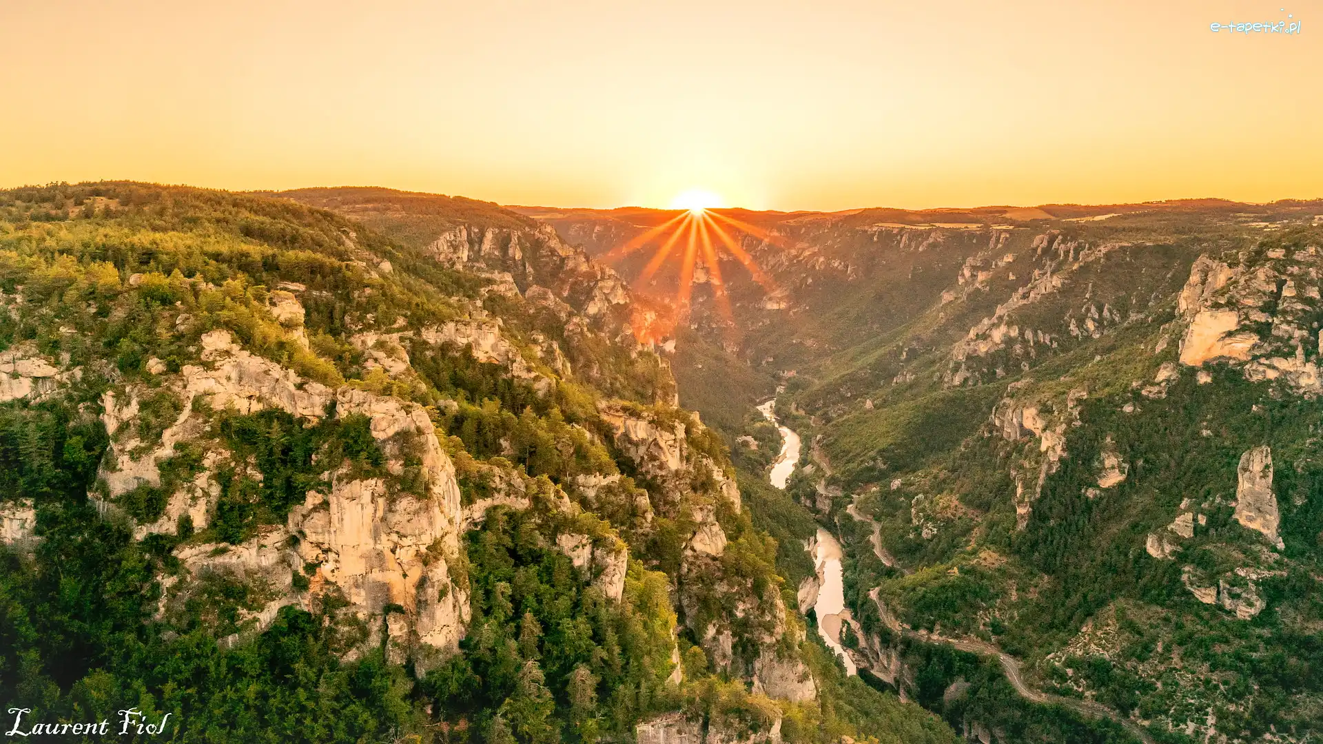 Francja, Rzeka Tarn, Skały, Gorges du Tarn, Wąwóz, Promienie słońca, Lasy