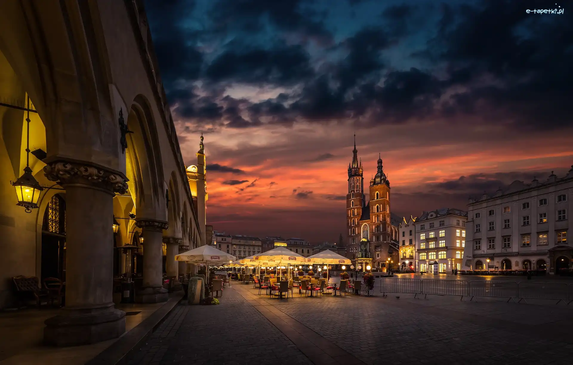 Sukiennice, Województwo małopolskie, Wschód słońca, Bazylika Mariacka, Kraków, Rynek Główny, Kościół Wniebowzięcia Najświętszej Marii Panny, Polska