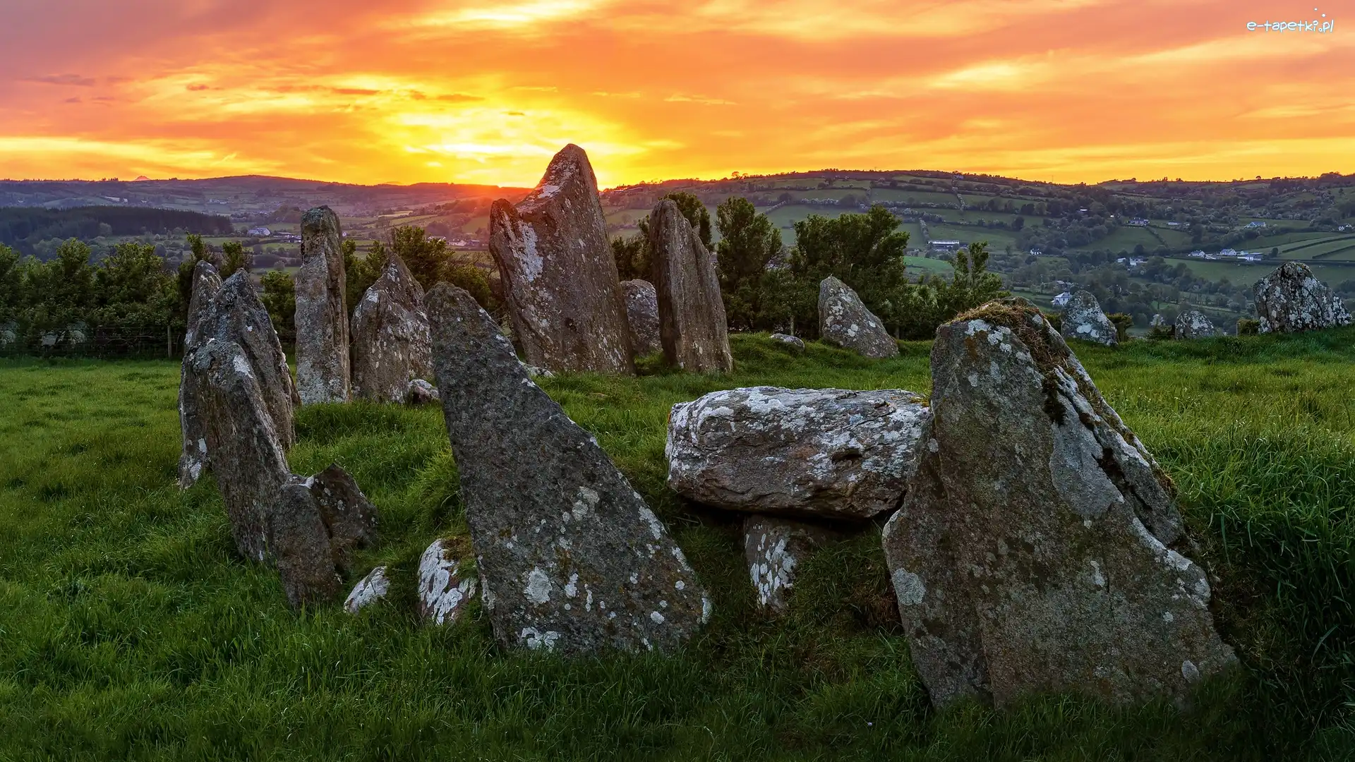 Kamienie, Kamienny, Irlandia, Hrabstwo Donegal, Krąg, Zachód słońca, Chmury, Beltany Stone Circle