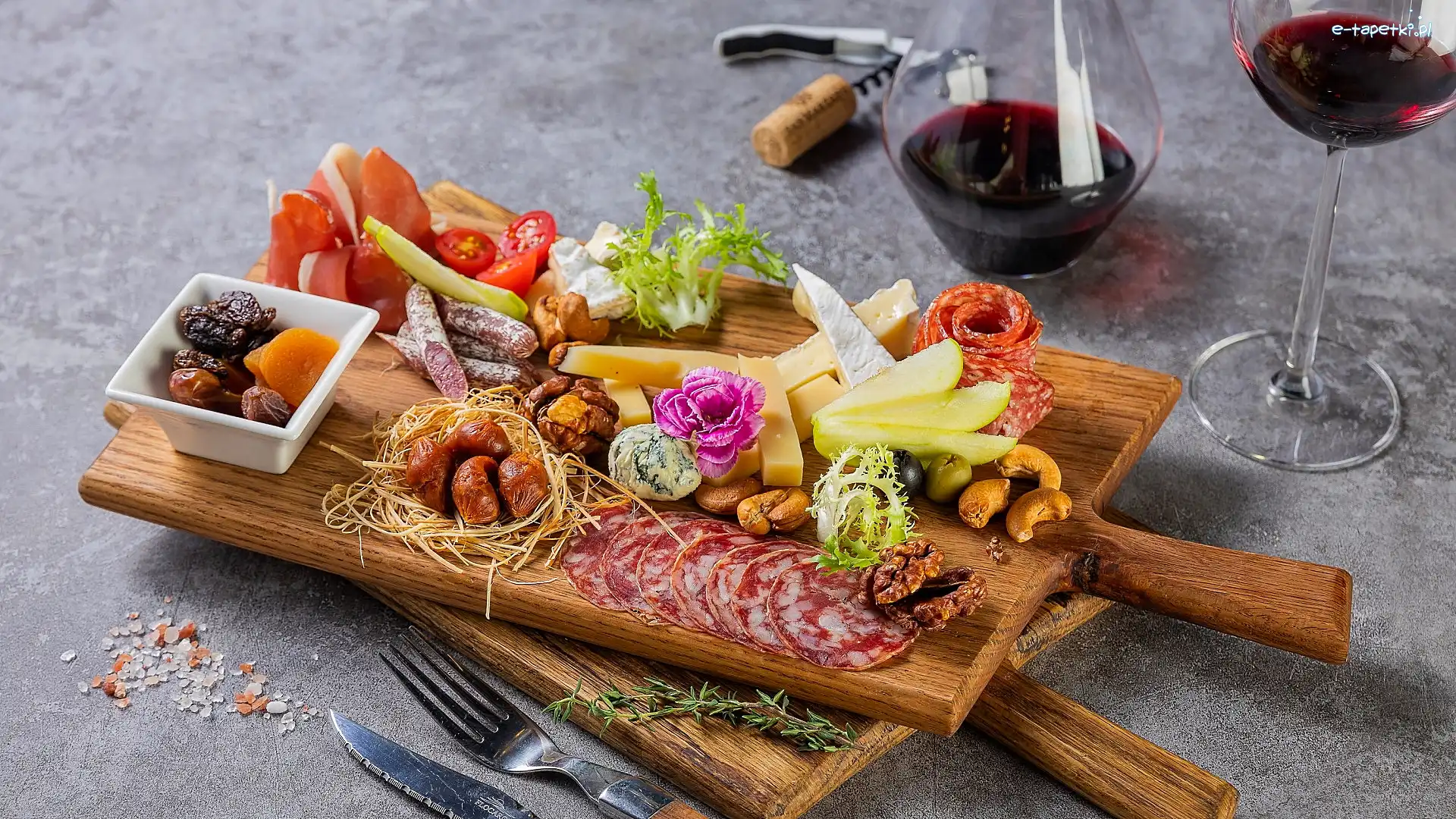 Sztućce, Orzechy, Wino, Ser, Wędliny, Deska, Kieliszek