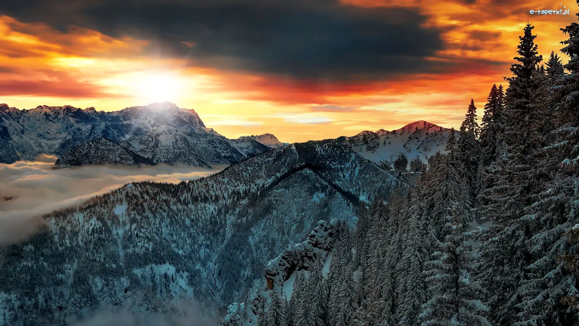 Mgła, Śnieg, Pasmo Wettersteingebirge, Alpy, Góry, Niemcy, Bawaria, Drzewa, Zachód słońca