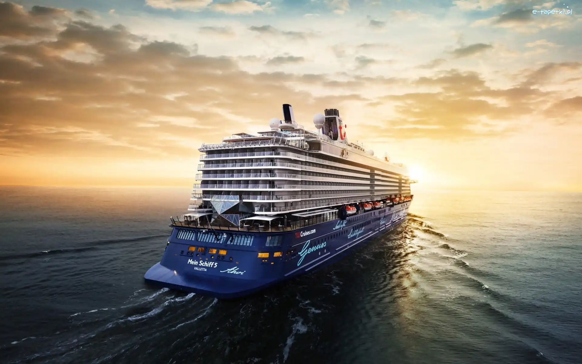 Statek pasażerski, Wycieczkowy, Mein Schiff 5, Chmury, Morze