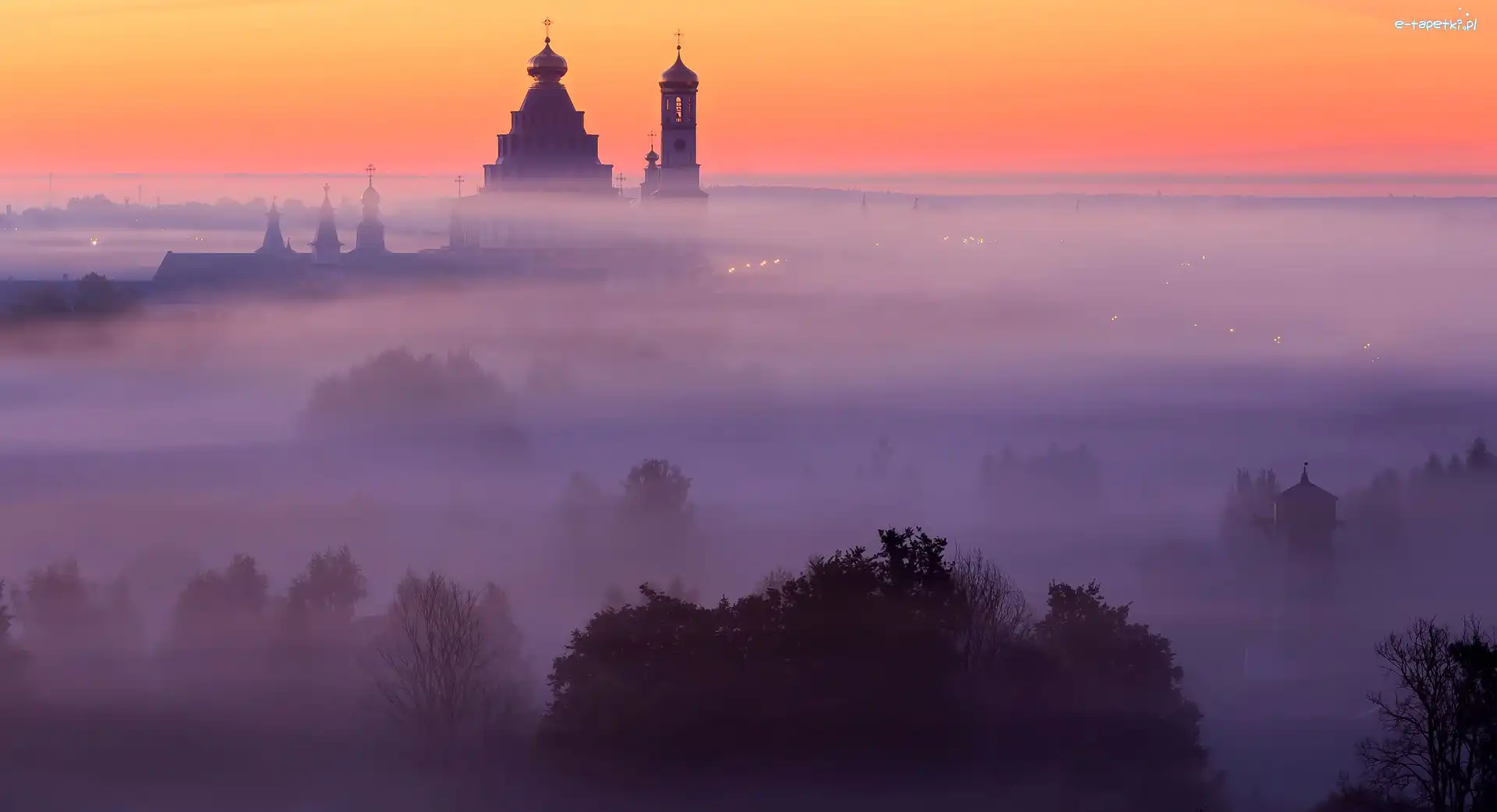 Cerkiew, Drzewa, Mgła