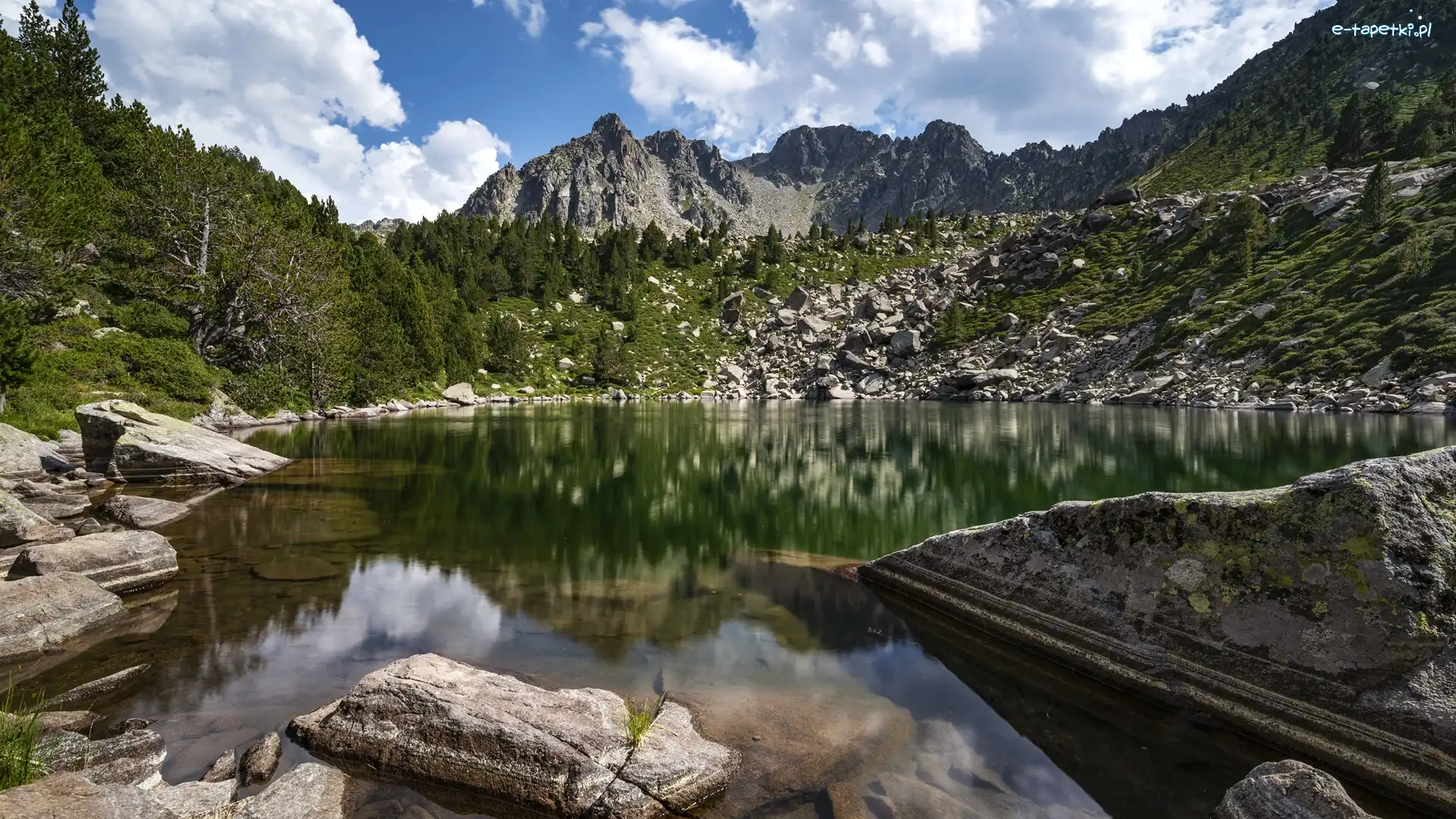 Odbicie, Pireneje, Andora, Chmury, Estany Moreno, Drzewa, Kamienie, Góry, Jezioro, Encamp