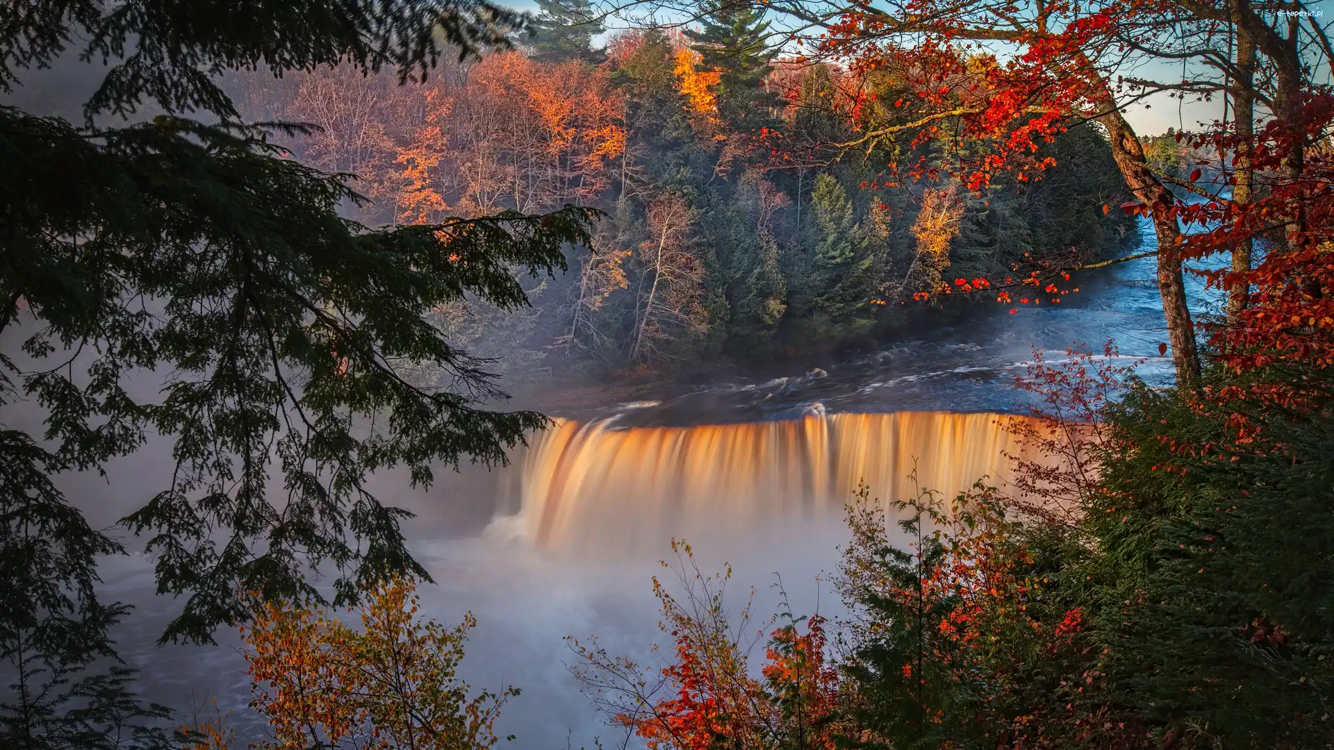 Jesień, Rzeka Tahquamenon, Las, Tahquamenon Falls, Wodospad, Stany Zjednoczone, Stan Michigan, Drzewa, Miejscowość Paradise