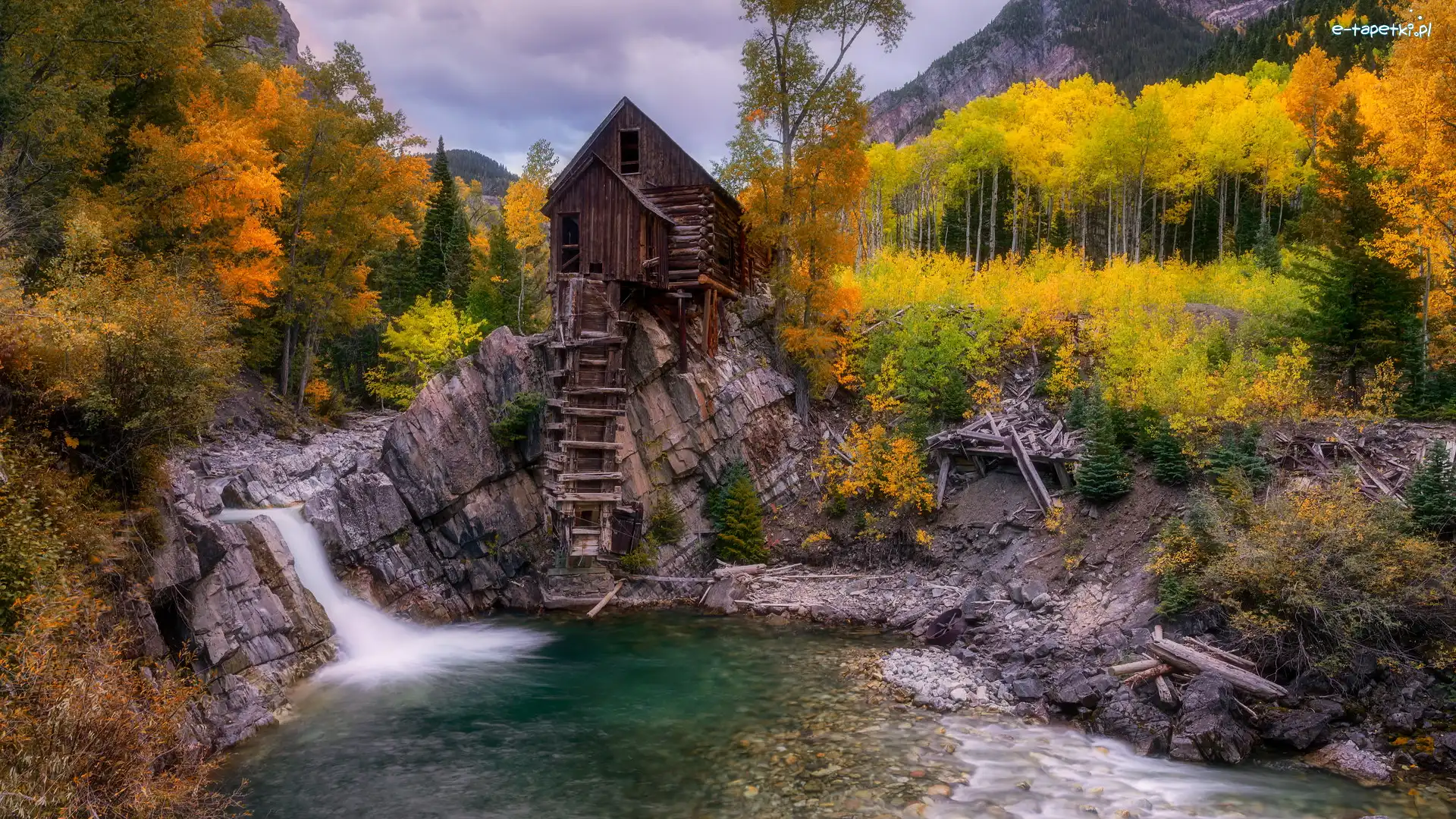 Jesień, Crystal Mill, Stany Zjednoczone, Kolorado, Rzeka Crystal River, Skały, Drzewa, Młyn