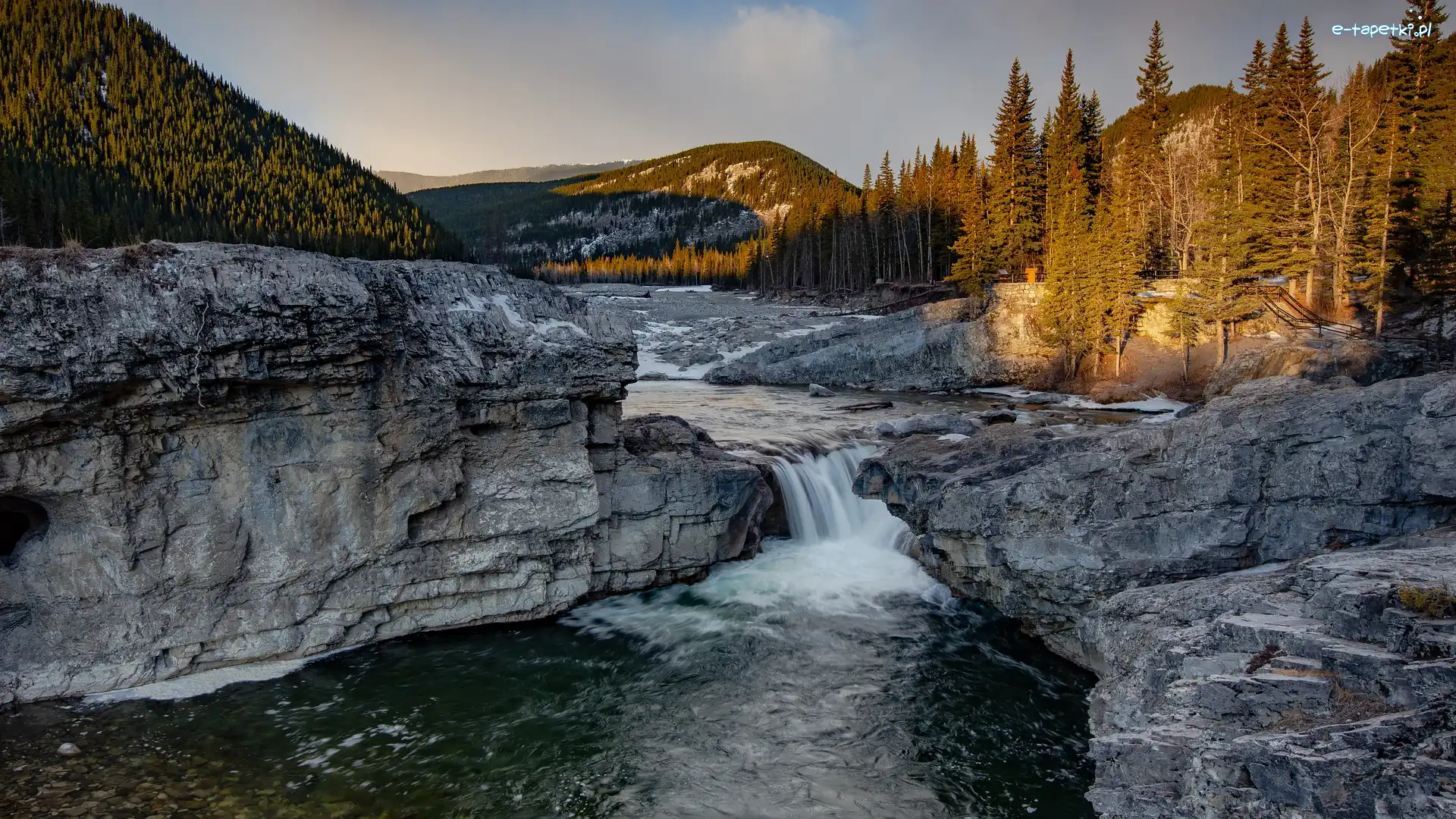 Kanada, Rzeka Elbow River, Drzewa, Elbow Falls, Wodospad, Alberta, Góry