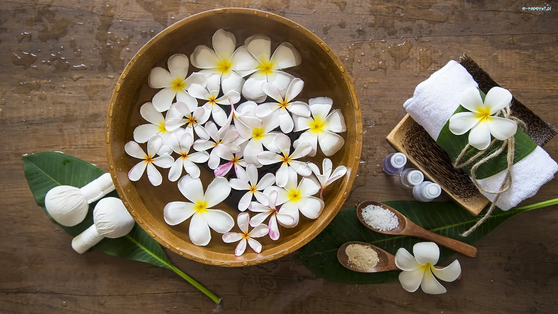 Drewno, Kwiaty, Plumeria, Woda, Miska, Olejki, Ręcznik