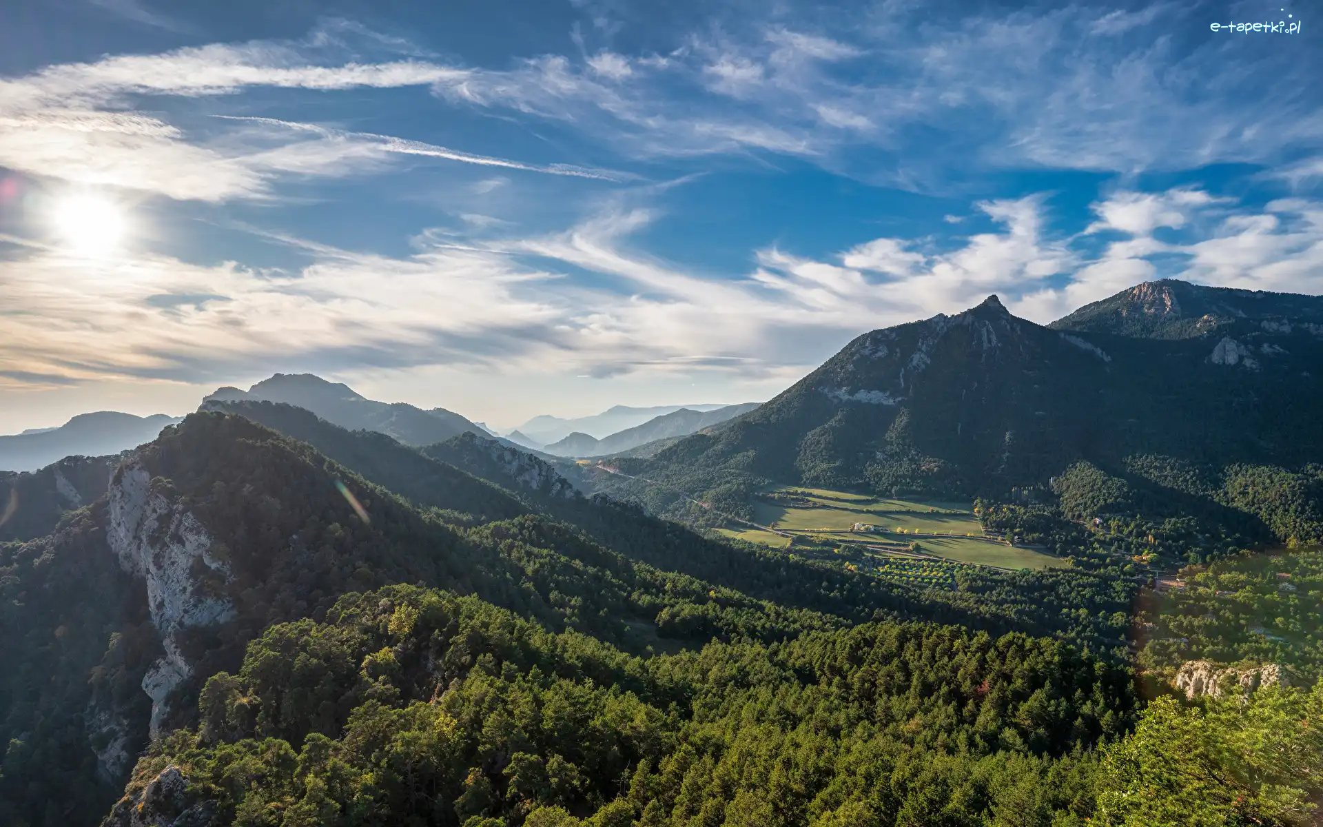 Berga, Góry, Katalonia, Niebo, Dolina, Słoneczny, Serra de Queralt, Chmury, Drzewa, Dzień, Lasy, Hiszpania