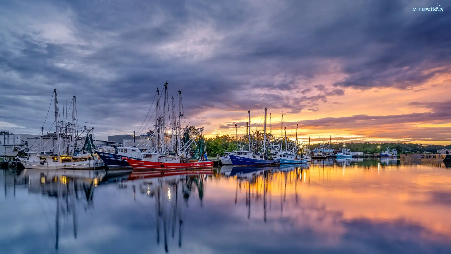 Port, Drzewa, Żaglówki, Chmury, Zachód słońca