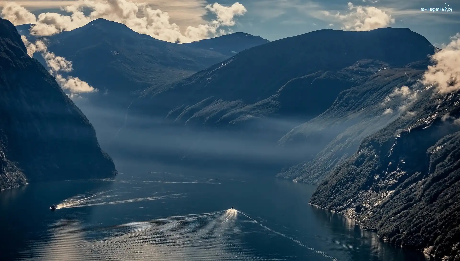 Motorówki, Fiord, Góry