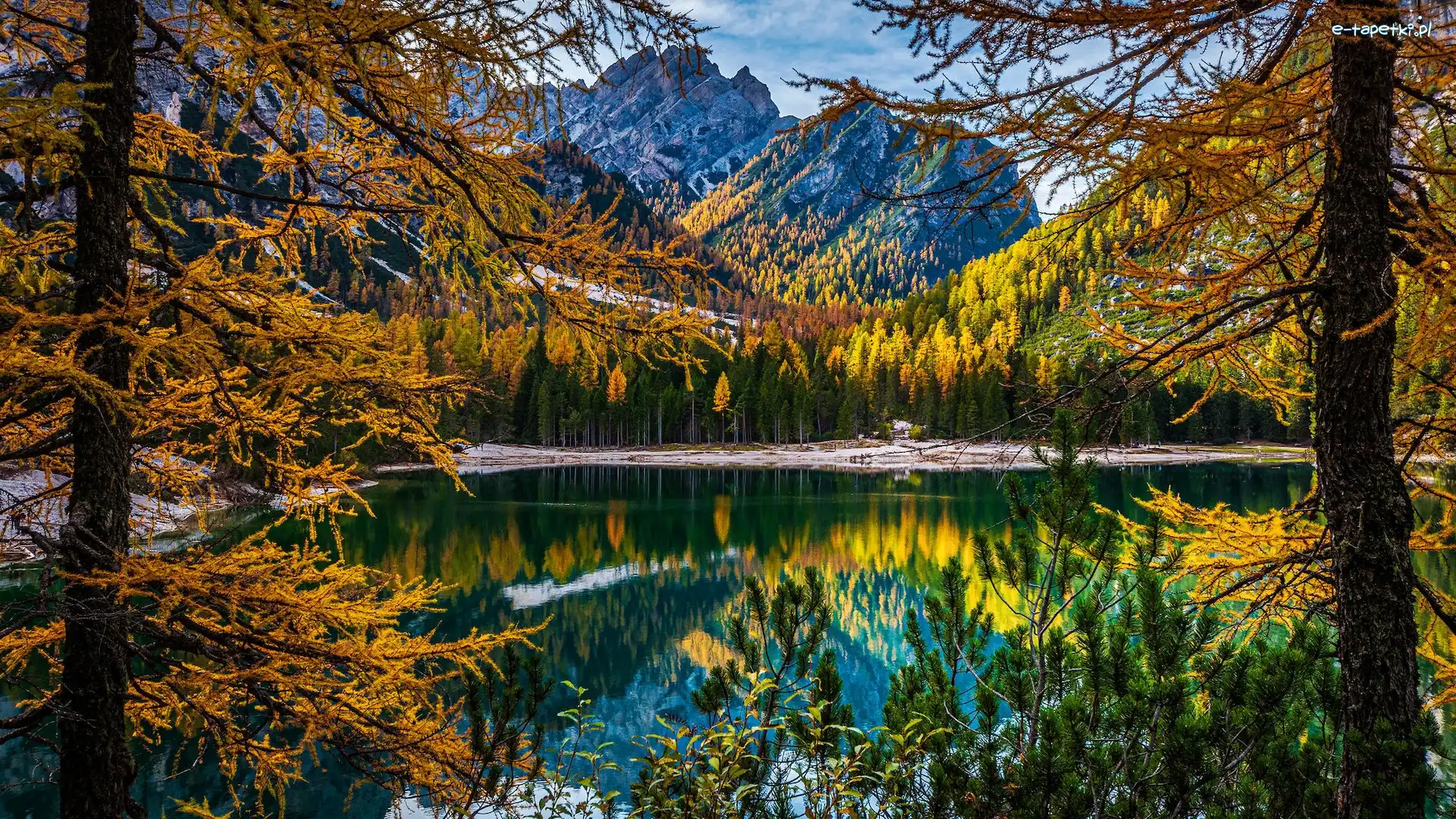 Tyrol, Dolomity, Lago di Braies, Pragser Wildsee, Jezioro, Drzewa, Jesień, Góry, Włochy