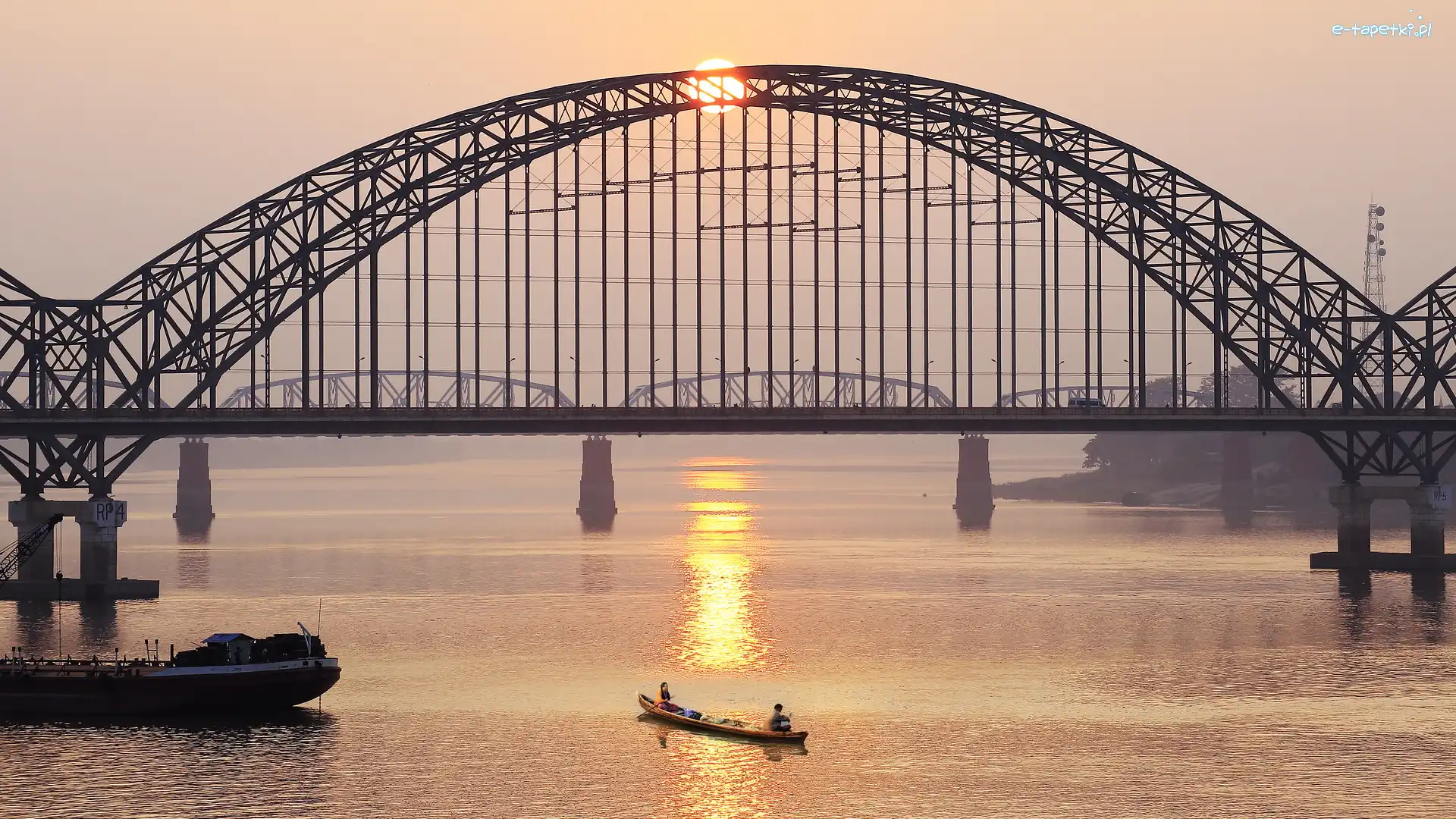 Republika Związku Mjanmy, Rzeka Irawadi, Łódka, Sagaing Bridge, Most, Birma, Zachód słońca