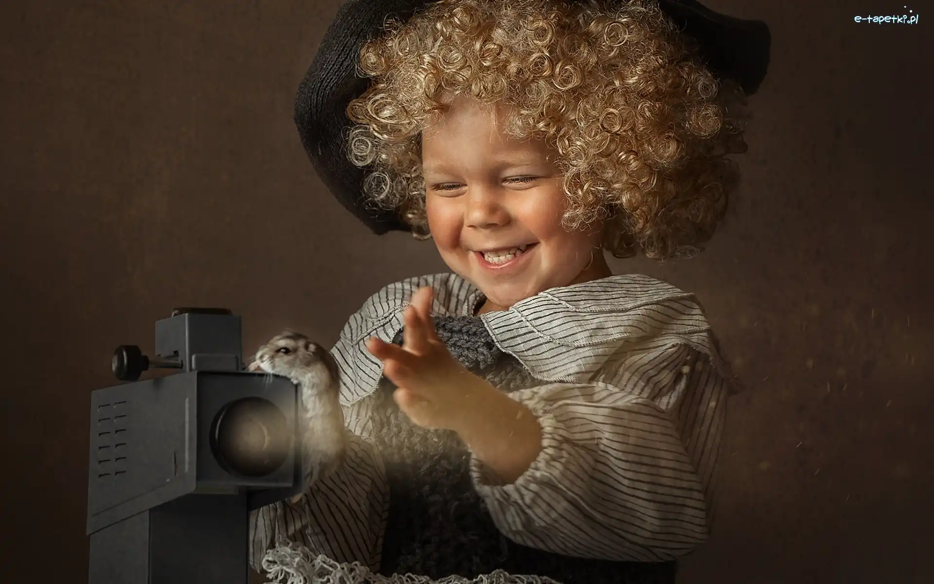 Aparat fotograficzny, Kręcone, Włosy, Chomik, Czapka, Dziecko