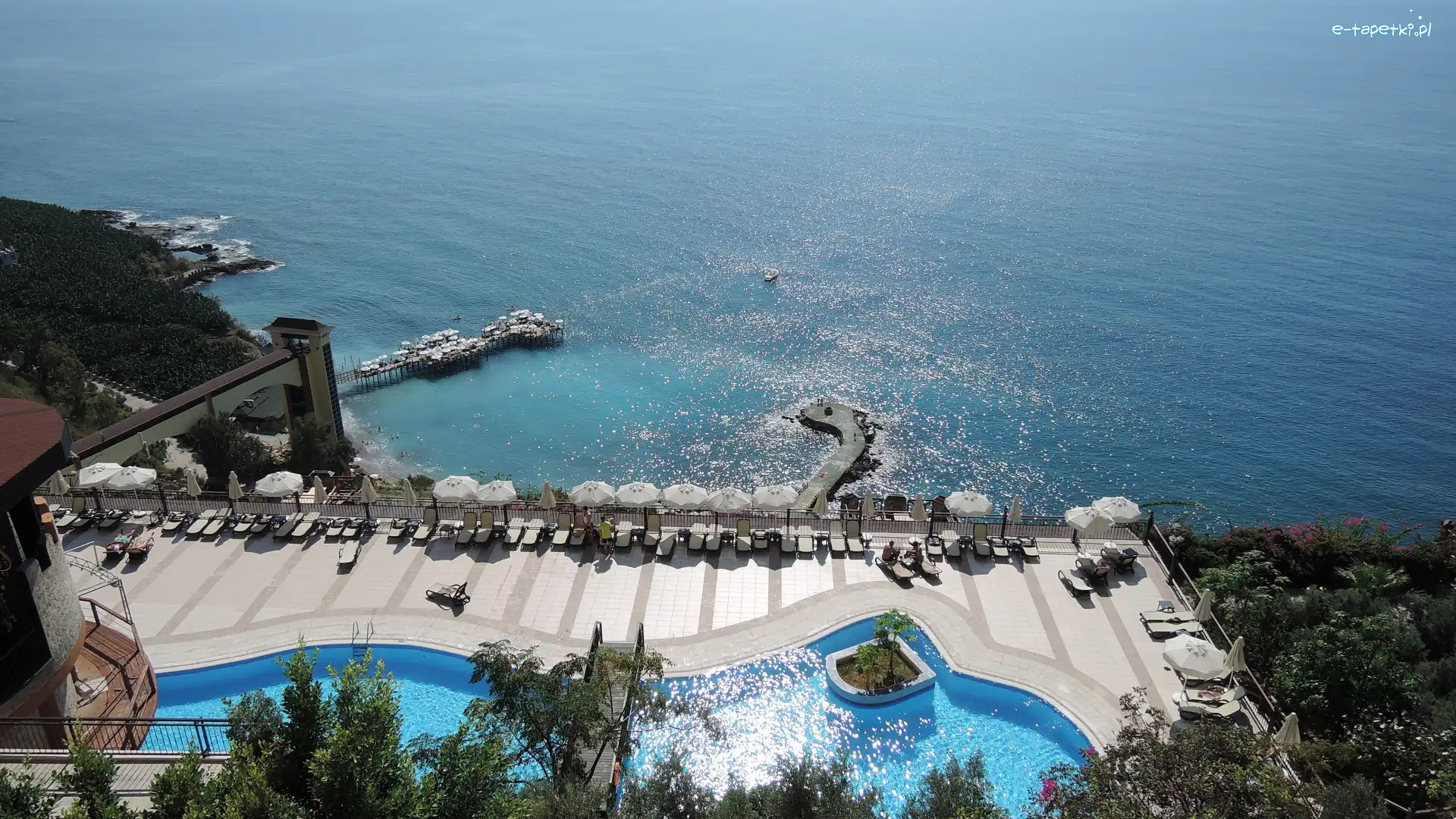 Basen, Alanya, Morze, Drzewa, Taras, Leżaki, Parasole, Turcja