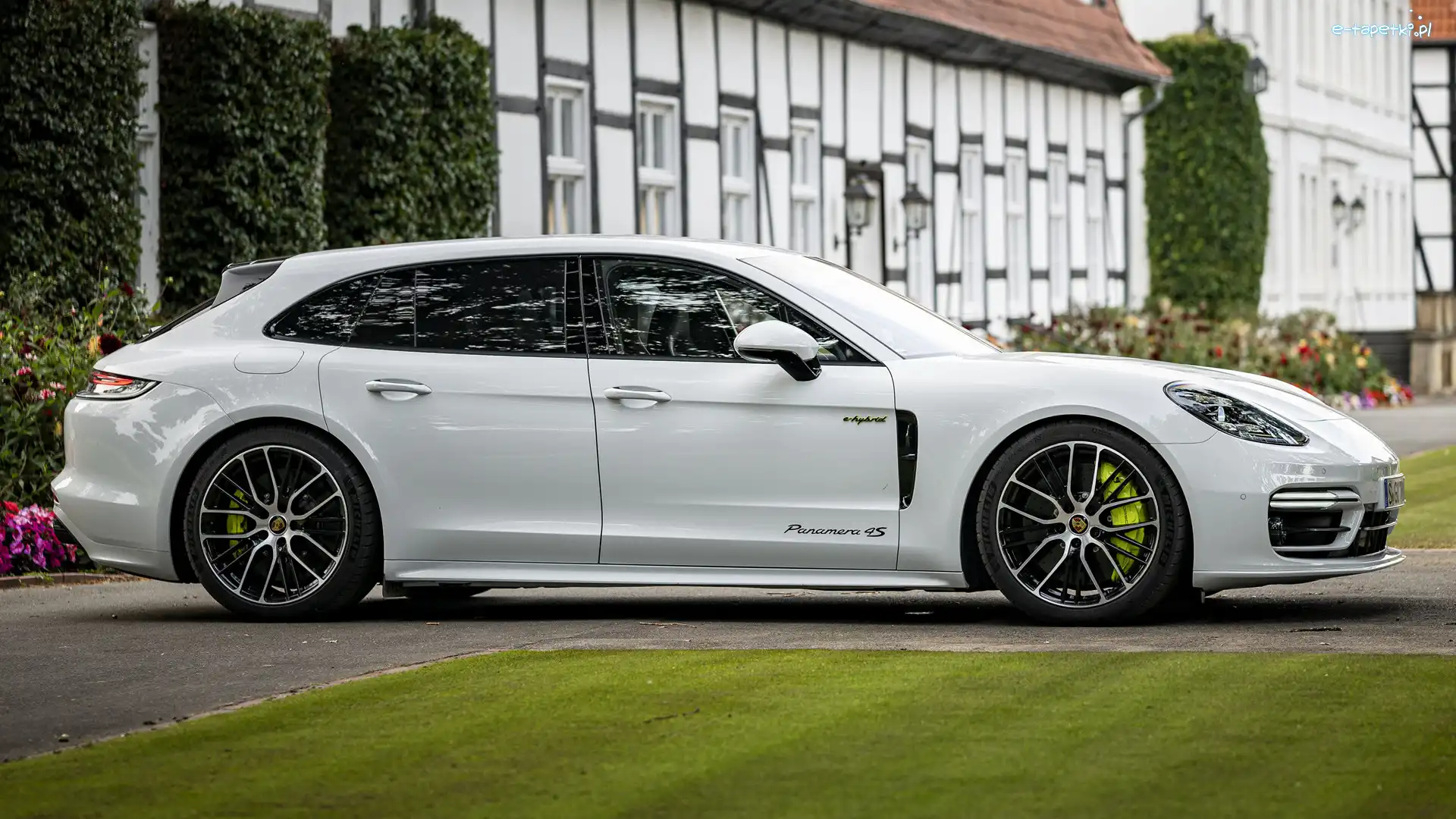 Bok, Porsche Panamera S, Białe