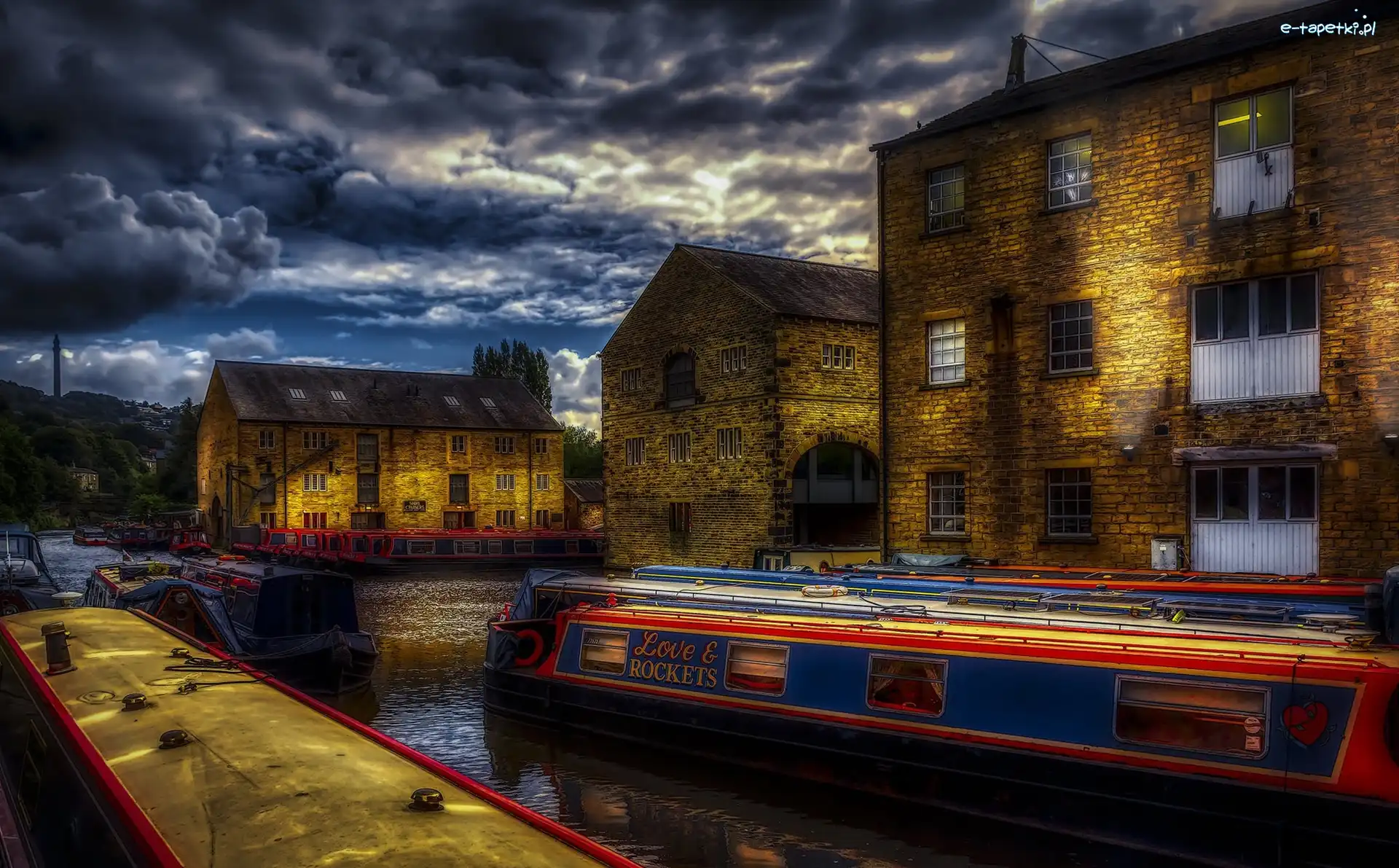 Pochmurne, Domy, Rochdale Canal, Kanał, Rzeka, Anglia, Sowerby Bridge, Statki, Niebo