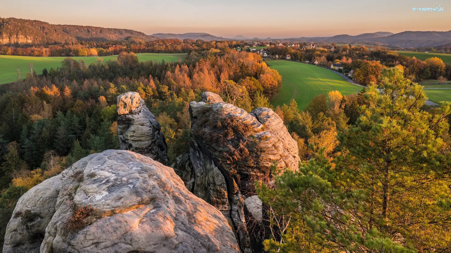 Góra Gamrig, Skały, Niemcy, Saksonia, Drzewa, Jesień, Park Narodowy Saskiej Szwajcarii, Góry Połabskie
