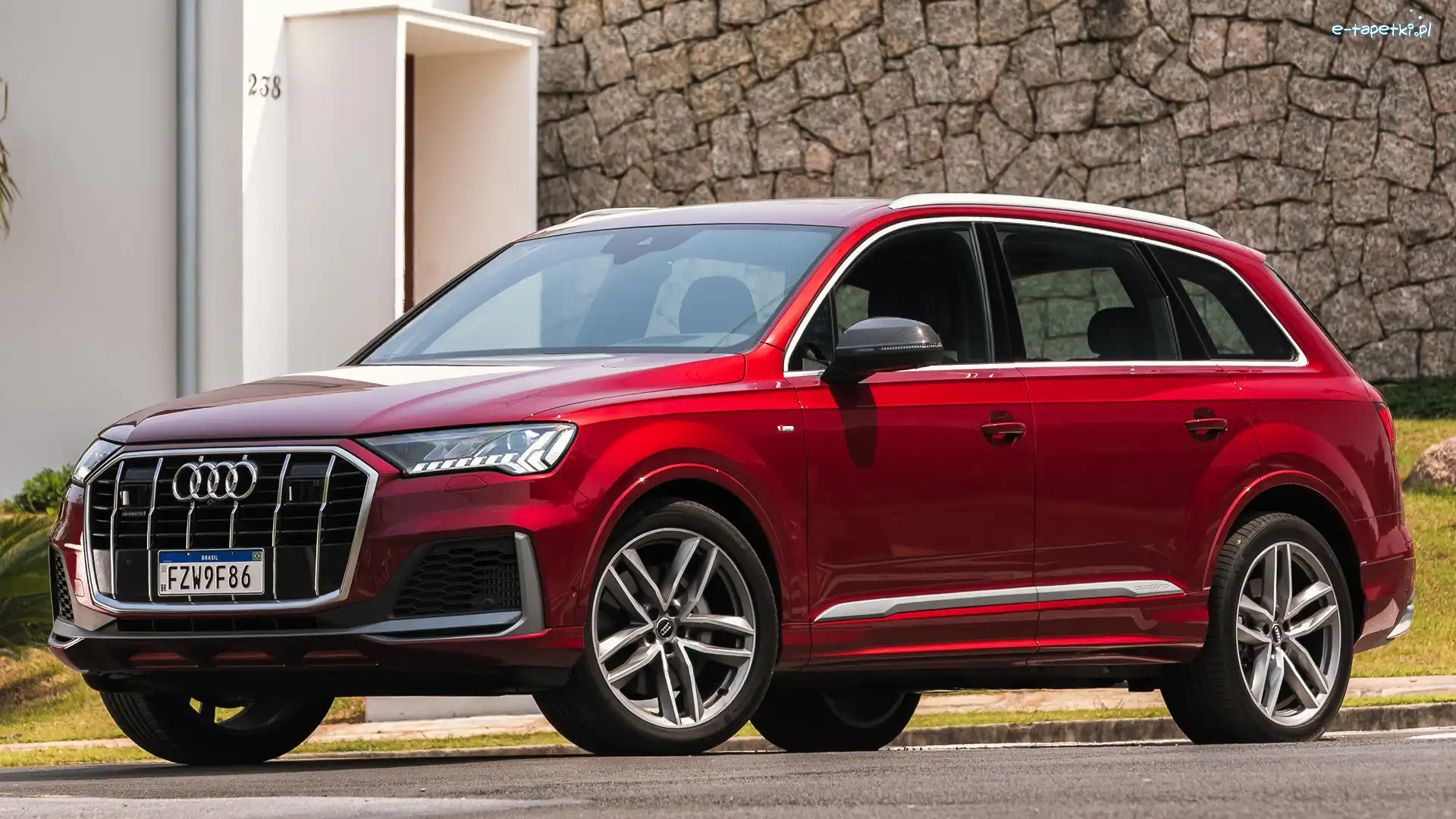 Bok, Audi Q7, Czerwone