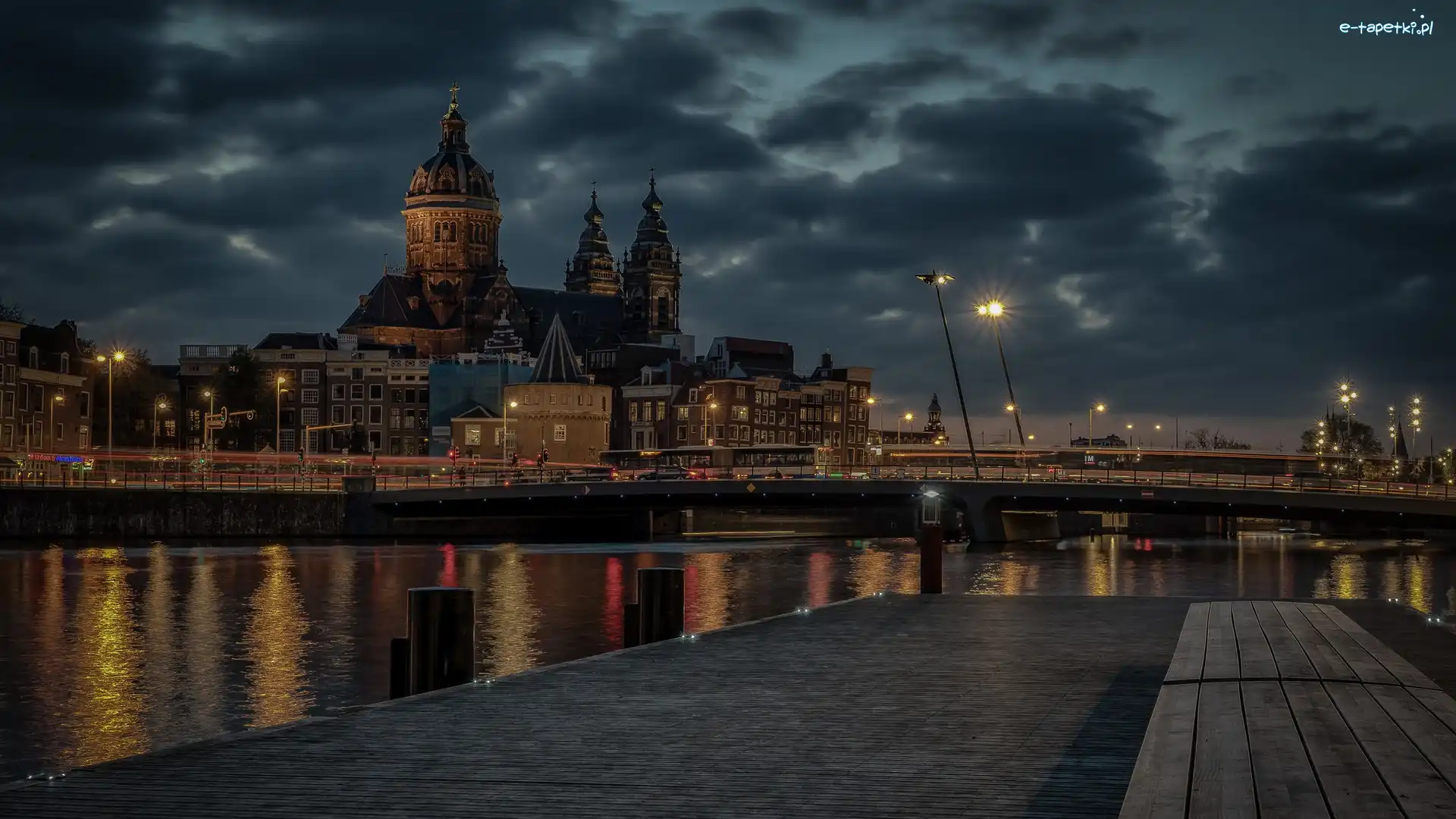 Zmierzch, Amsterdam, Chmury, Most, Bazylika św Mikołaja, Rzeka IJ, Latarnie, Holandia, Kościół, Niebo