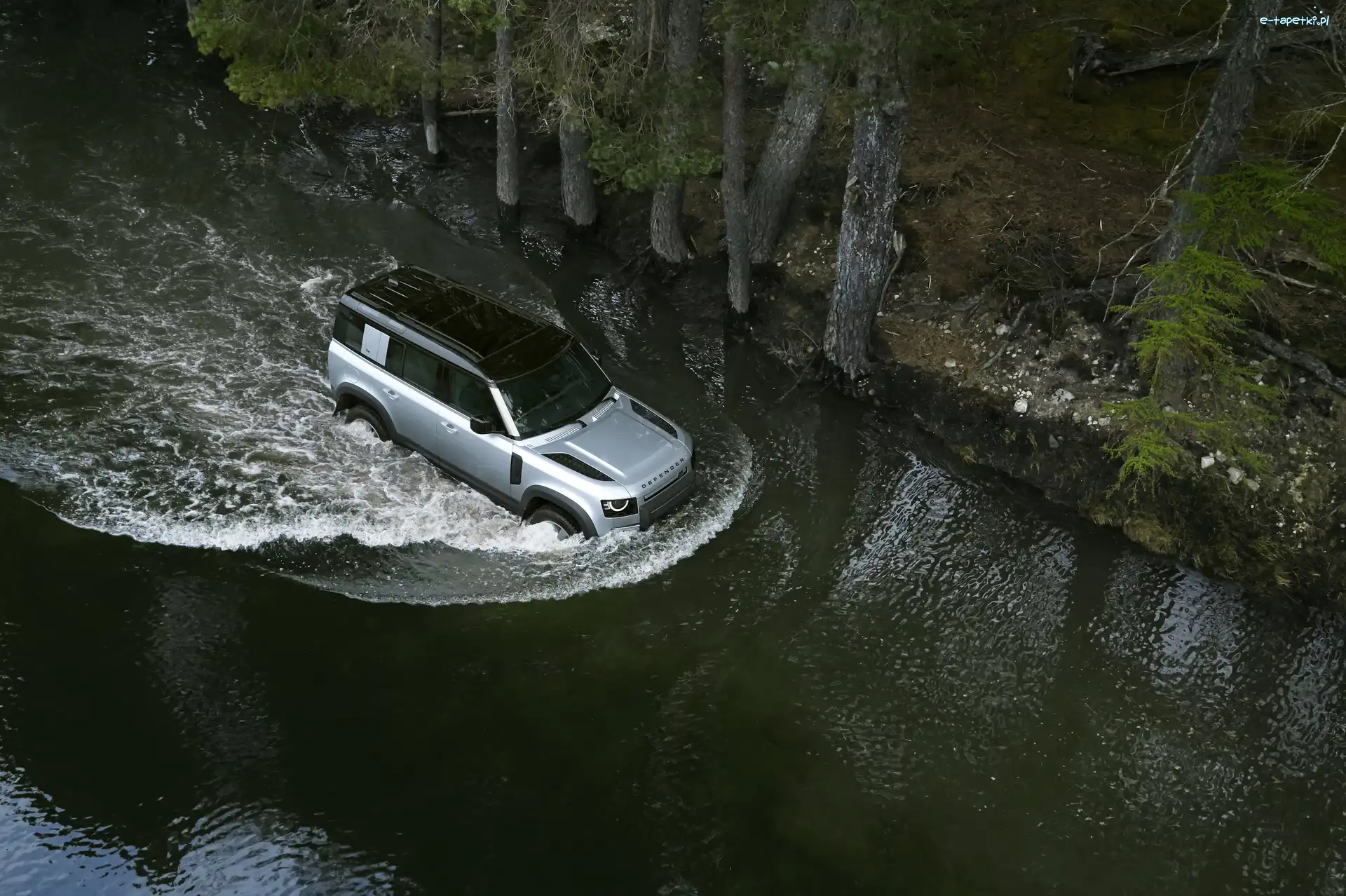 Rzeka, 2020, Land Rover Defender