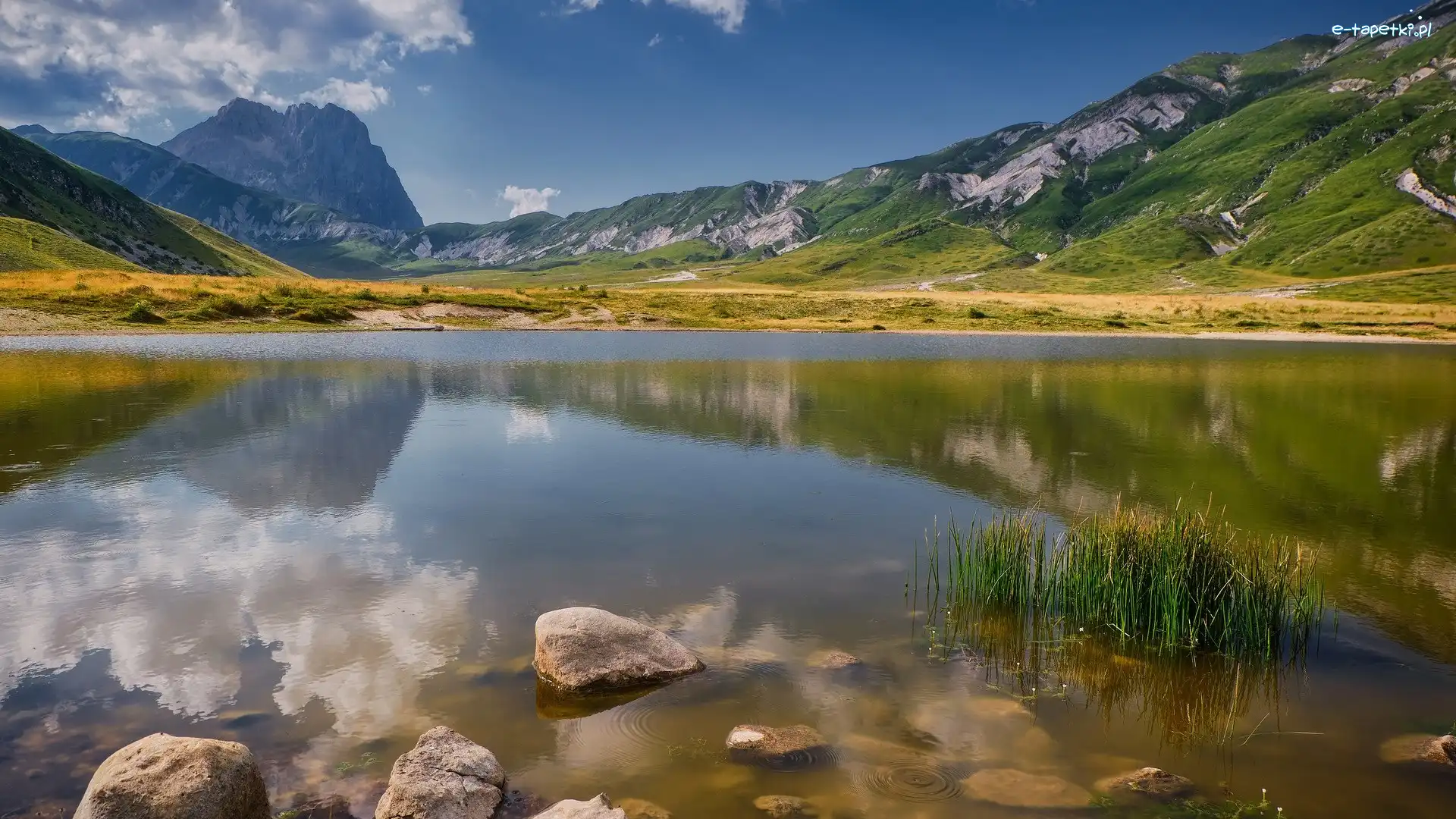 Włochy, Jezioro, Lago Pietranzoni, Gran Sasso, Góry, Trawa, Kamienie