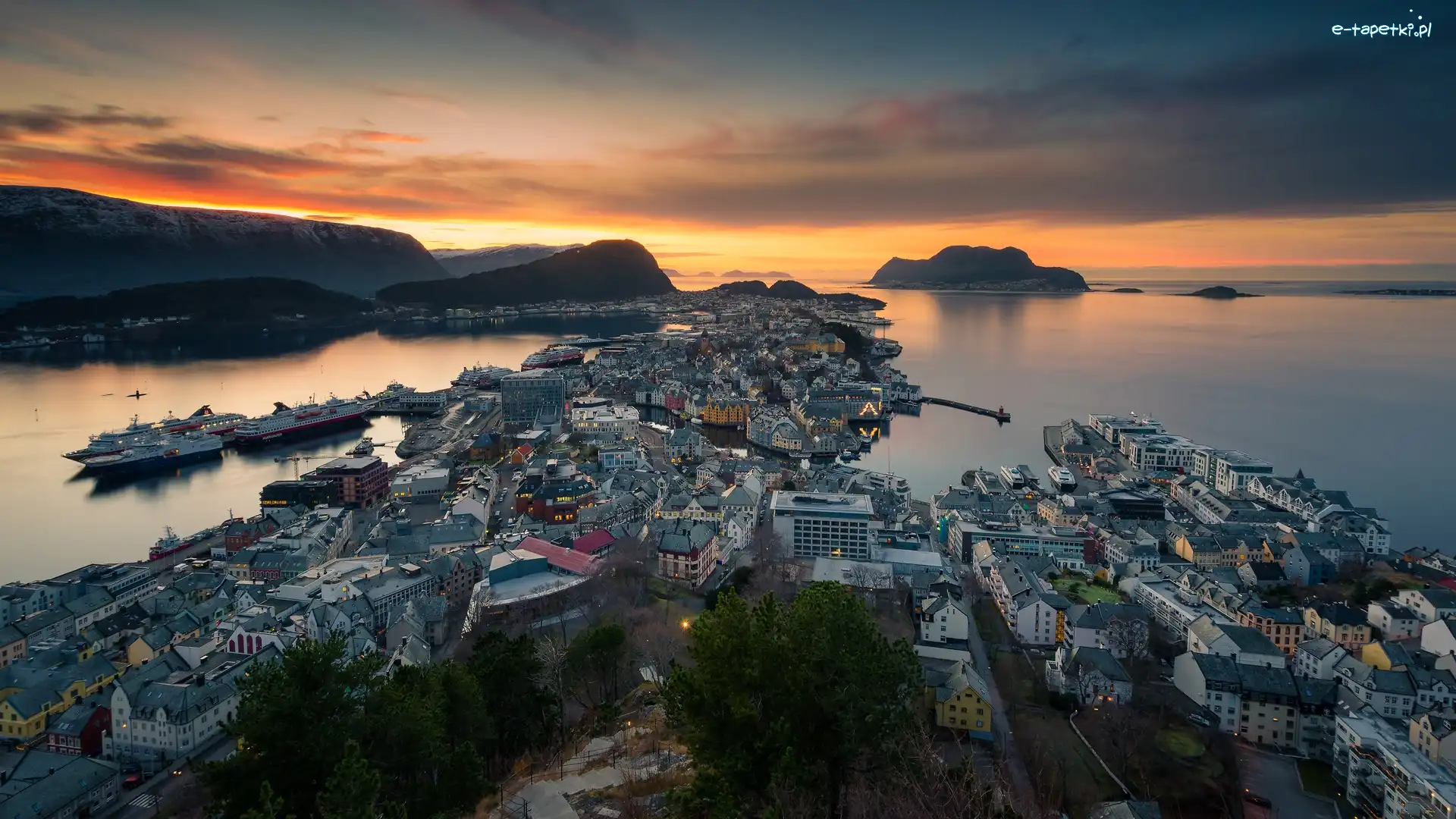 More og Romsdal, Alesund, Chmury, Morze Norweskie, Region, Góry, Domy, Norwegia