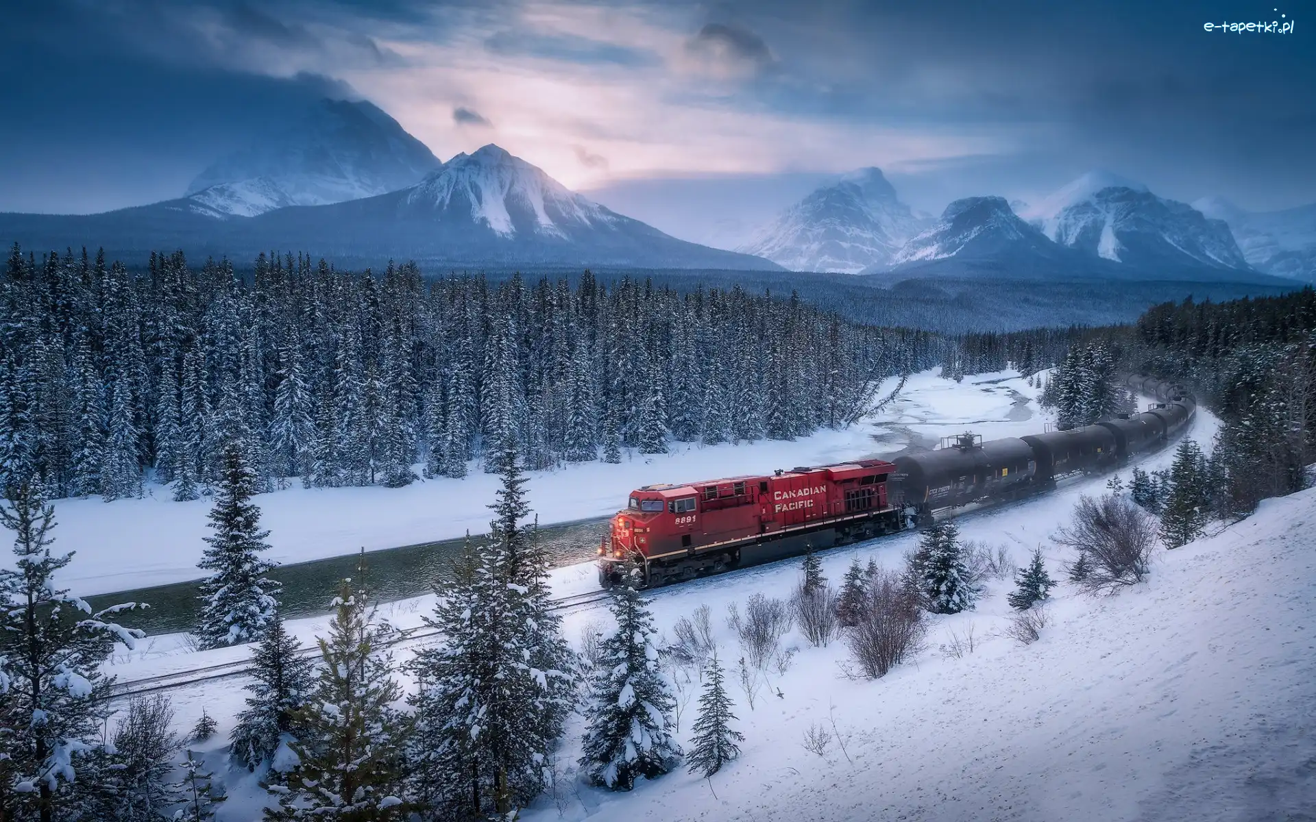 Pociąg, Rzeka, Góry Skaliste, Śnieg, Zima, Alberta, Bow River, Chmury, Lasy, Kanada, Drzewa, Park Narodowy Banff