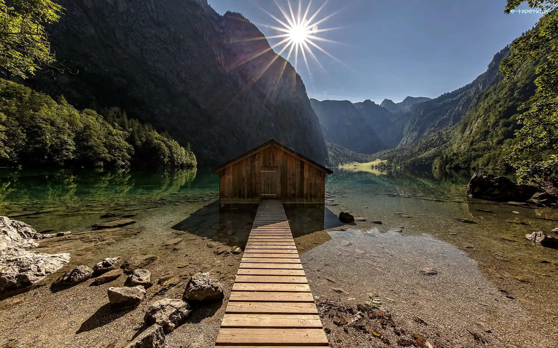 Alpy, Drewniany, Promienie słońca, Pomost, Niemcy, Jezioro, Góry, Bawaria, Obersee, Domek, Park Narodowy Berchtesgaden