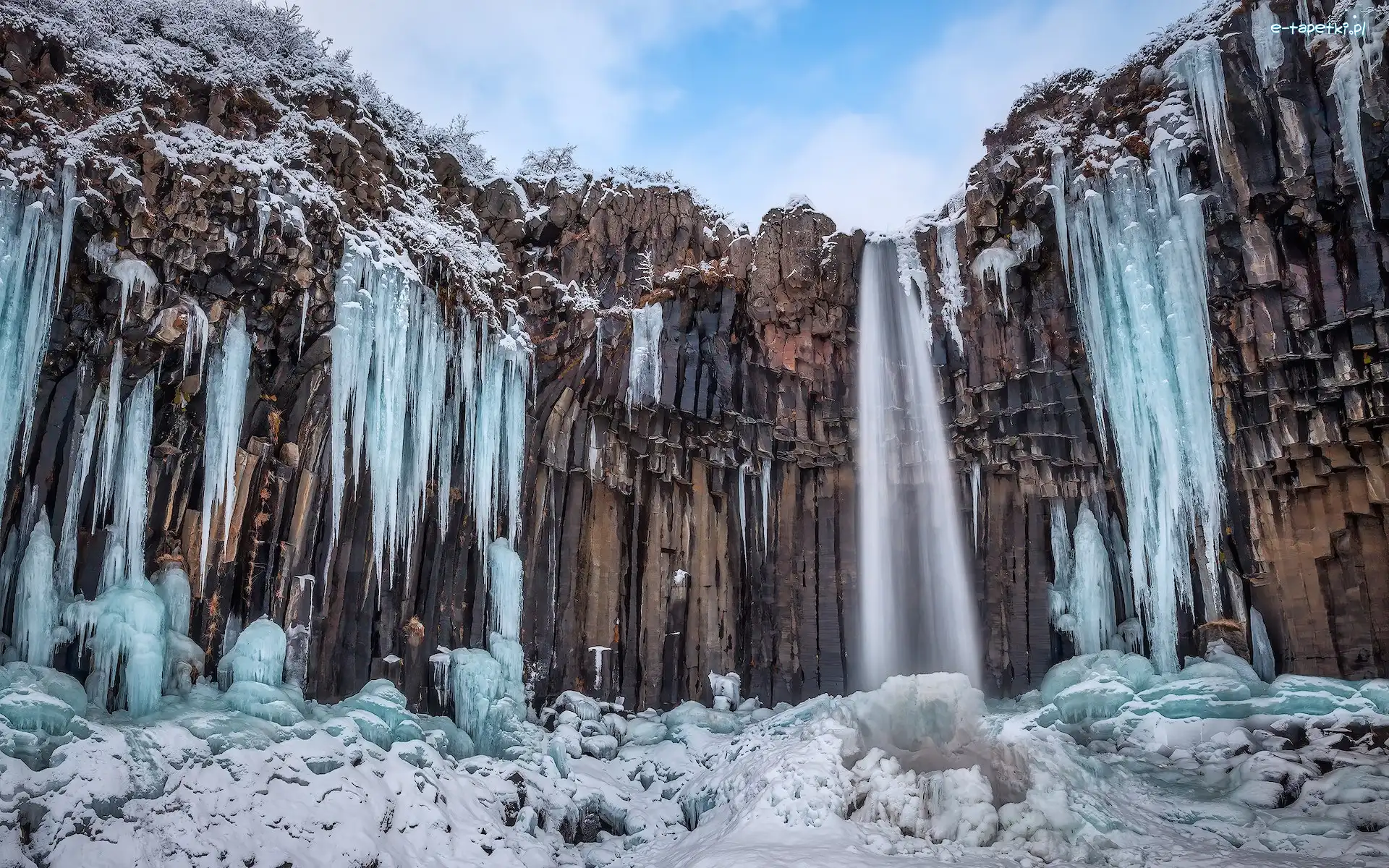 Islandia, Svartifoss Falls, Skały, Wodospad, Zima, Park Narodowy Vatnajokull, Sople