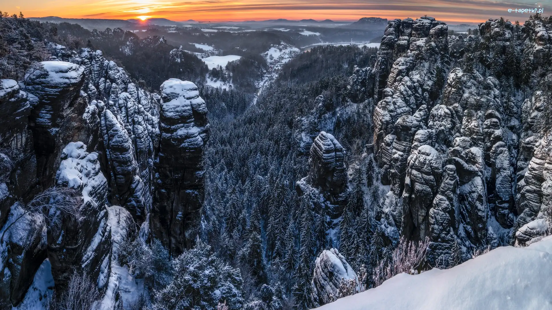 Skały, Zima, Saksonia, Park Narodowy Saskiej Szwajcarii, Góry Połabskie, Las, Śnieg, Niemcy, Wschód słońca