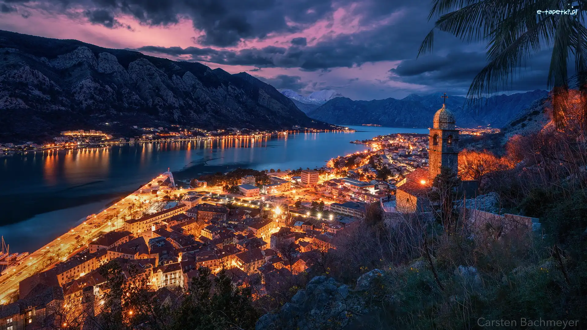 Domy, Czarnogóra, Wieża, Oświetlone, Morze, Zachód słońca, Góry, Miasto Kotor, Zatoka Kotorska, Kościół Matki Bożej od Zdrowia