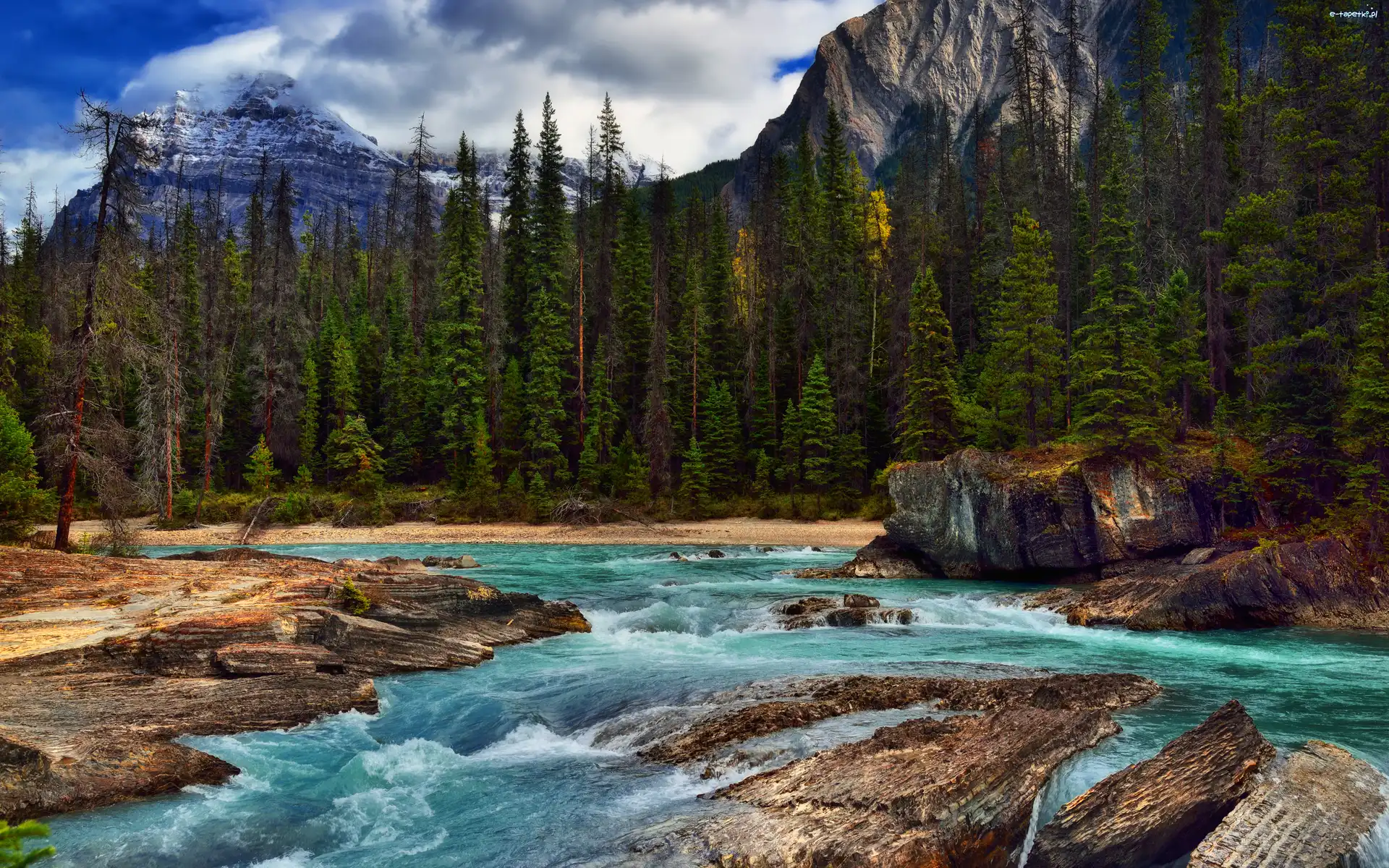 Park Narodowy Yoho, Skały, Rzeka, Drzewa, Góry, Kanada, Kolumbia Brytyjska, Kicking Horse River, Chmury