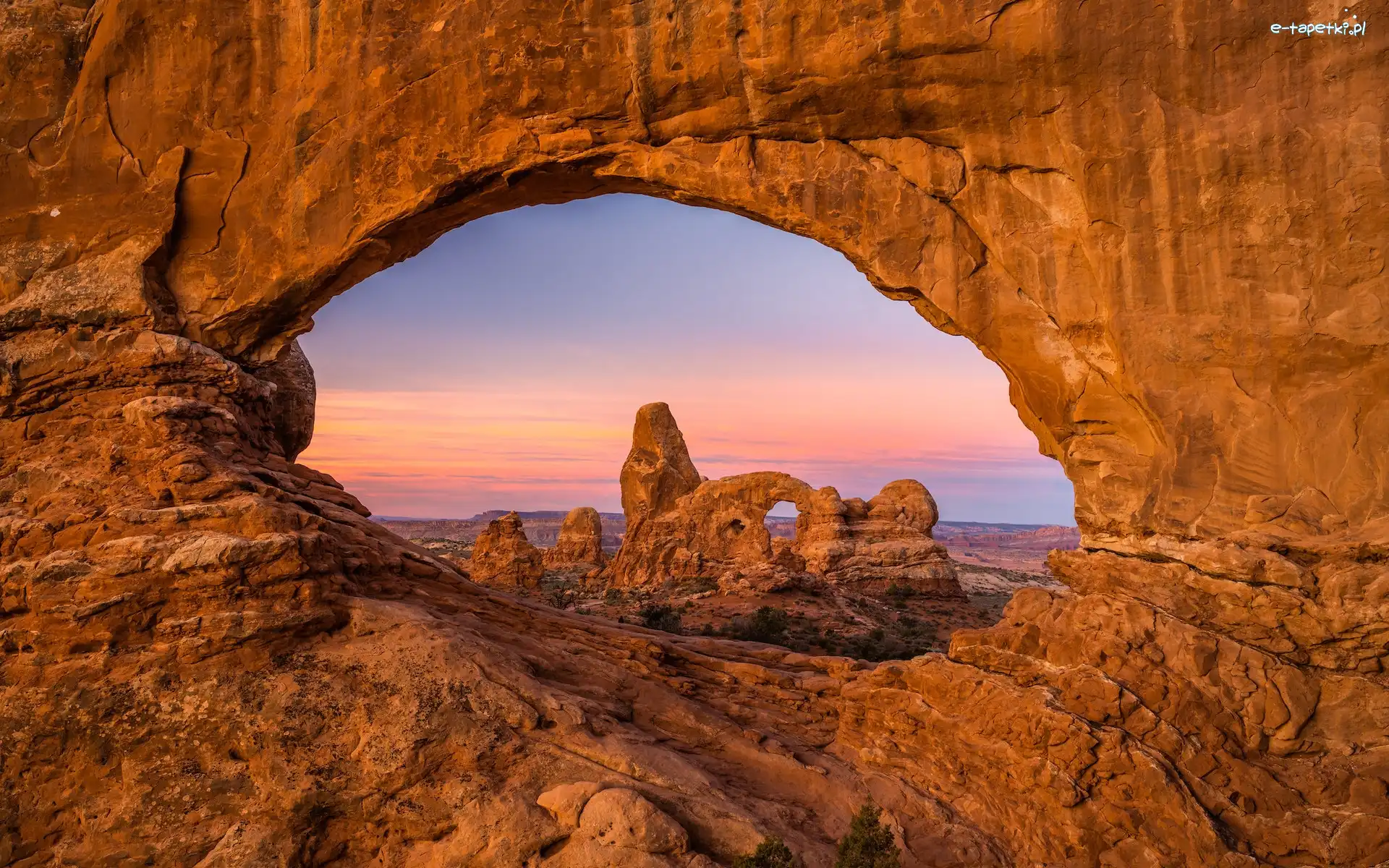 Turret Arch, Formacja skalna, Park Narodowy Arches, Utah, Stany Zjednoczone, Wschód słońca, Skalne, Skały, Łuki