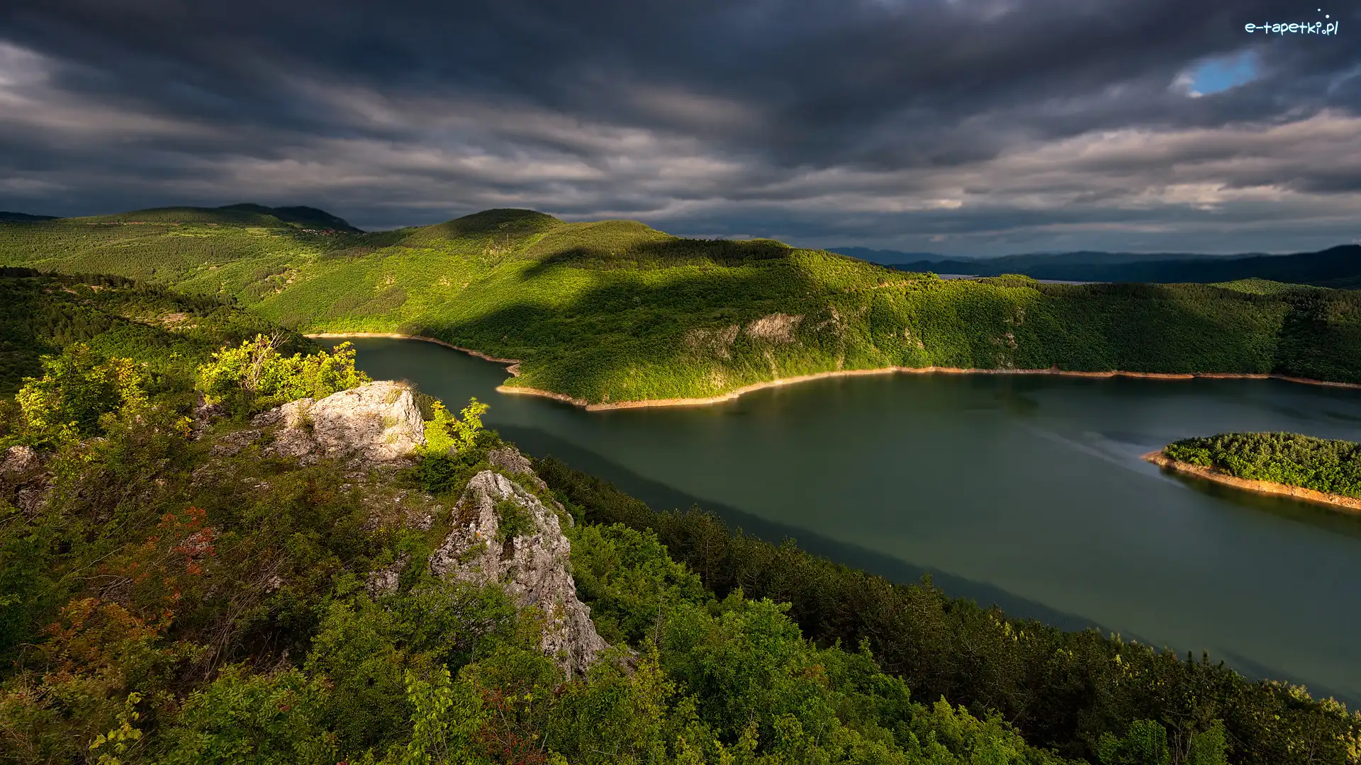 Jezioro, Drzewa, Góry, Chmury, Niebo