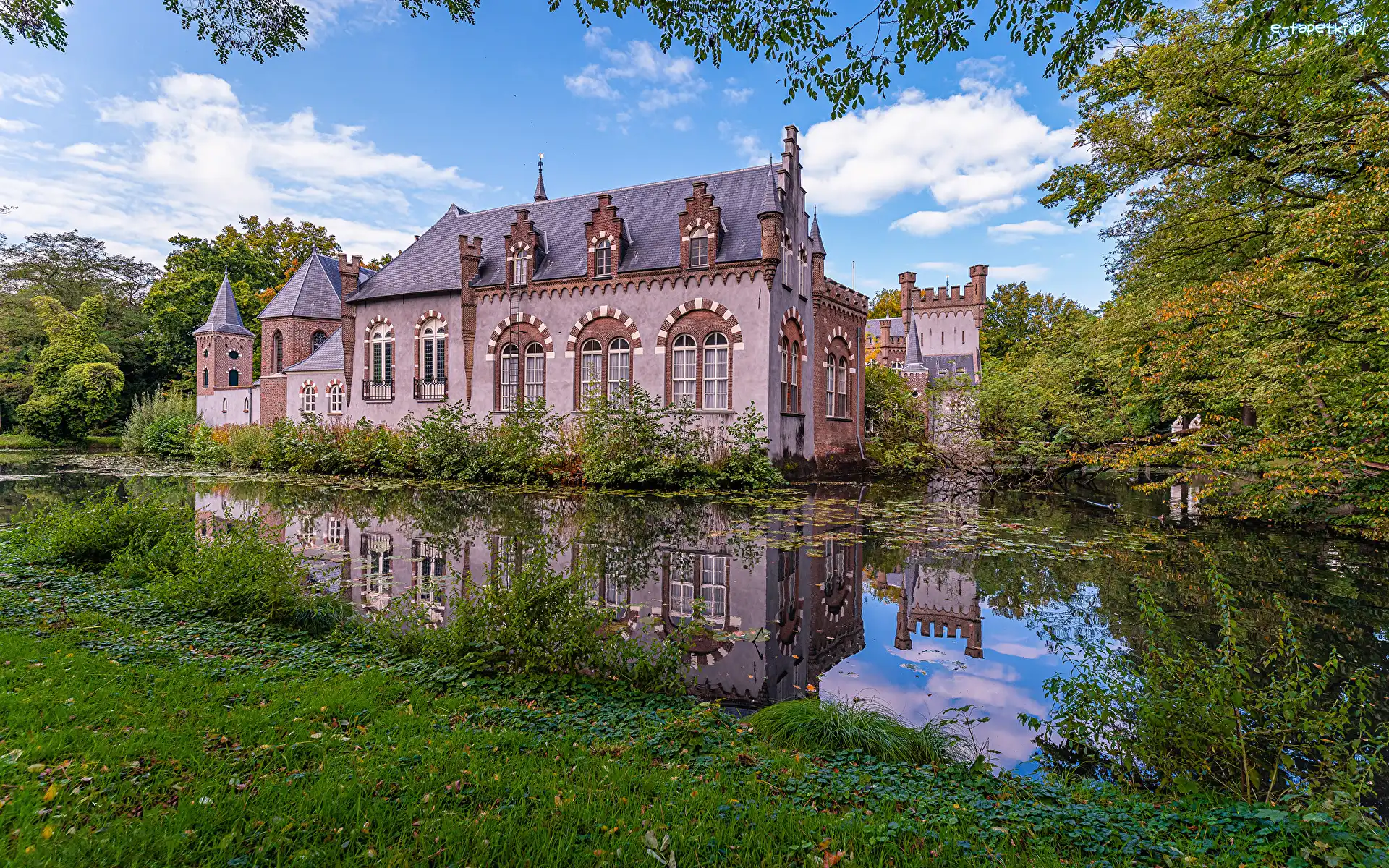 Boxtel, Stapelen Castle, Holandia, Chmury, Drzewa, Zieleń, Niebo, Zamek, Staw, Prowincja Brabancja Północna