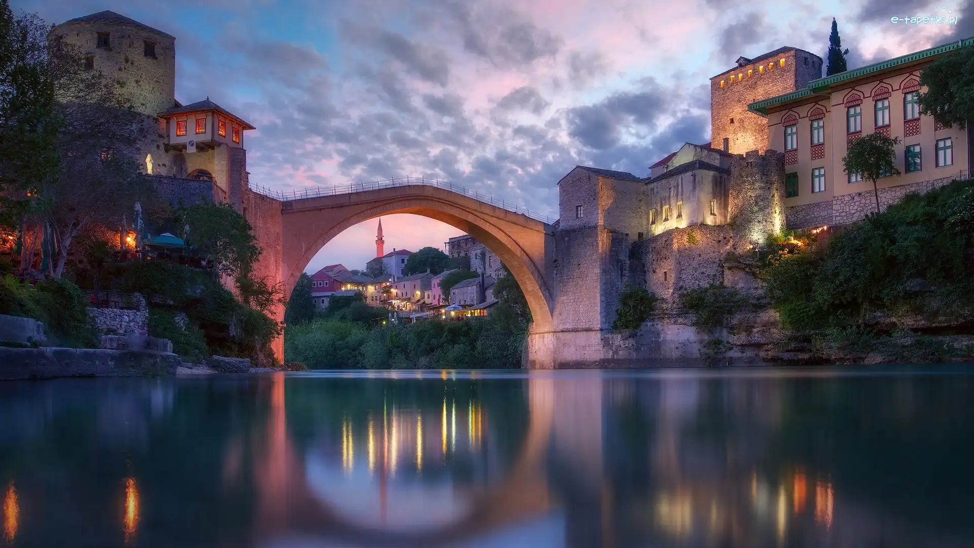 Rzeka Neretwa, Domy, Most, Bośnia i Hercegowina, Mostar, Miasteczko