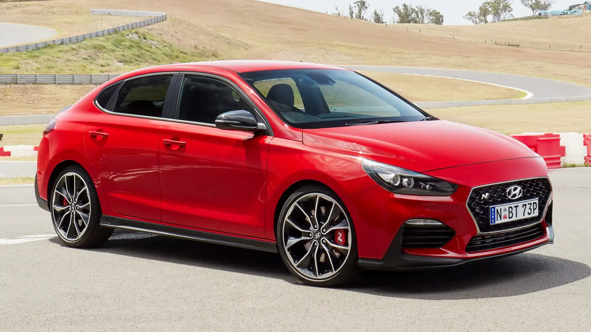 Bok, Hyundai i30 N, Czerwony