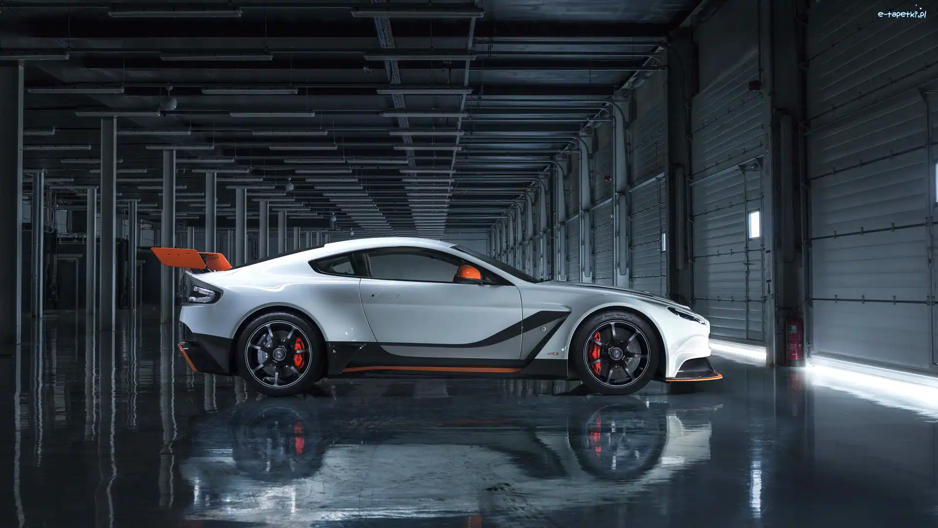 Bok, Aston Martin Vantage GT12