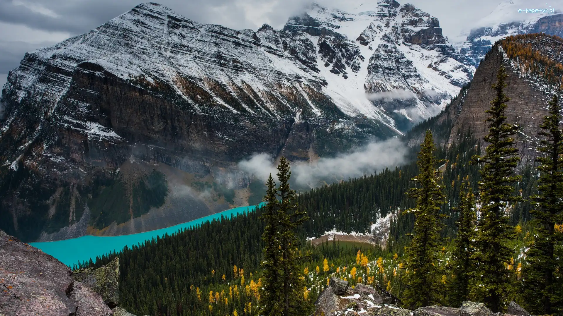 Park Narodowy Banff, Jezioro, Kanada, Skały, Śnieg, Mgła, Drzewa, Góry, Lake Louise, Alberta