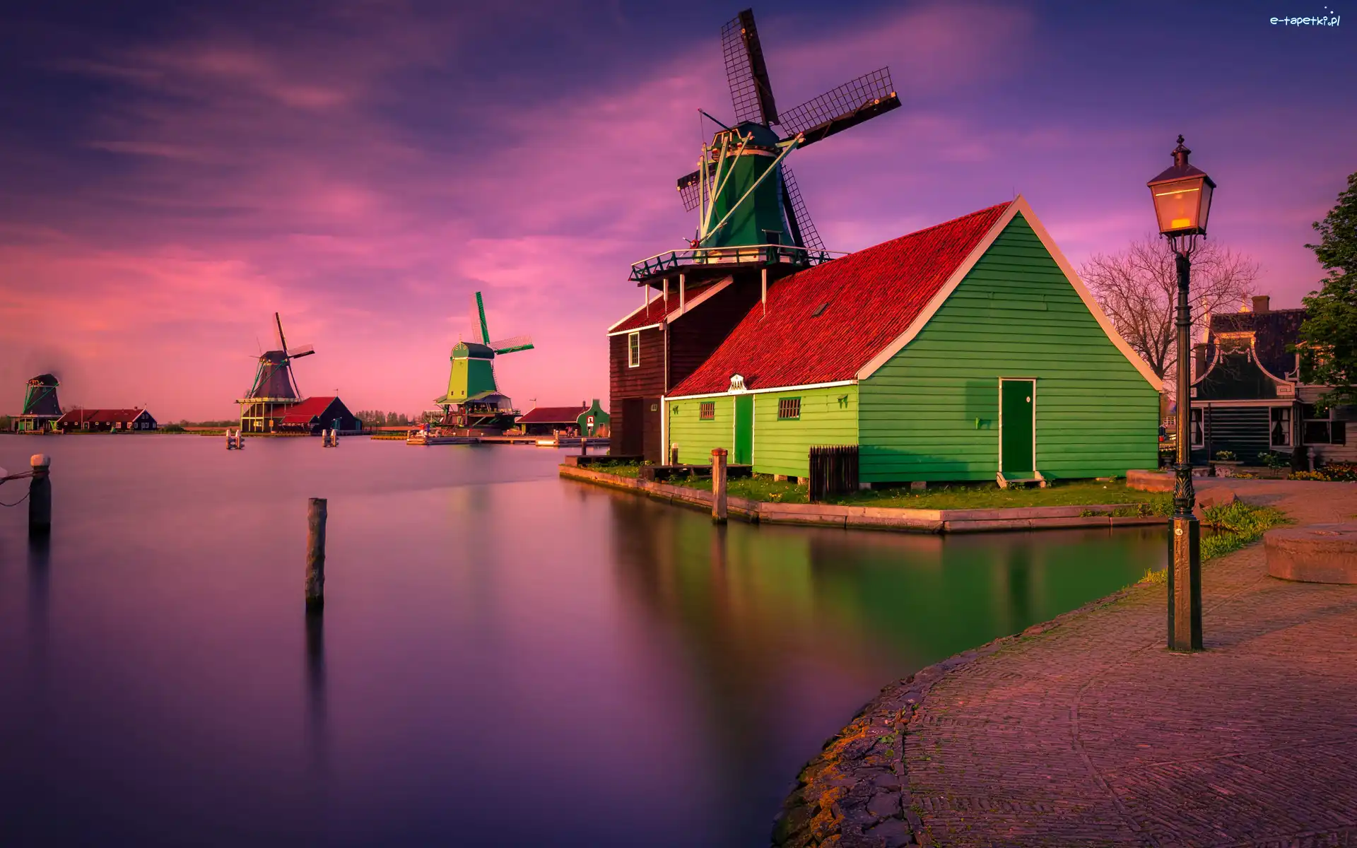 Domy, Skansen, Zachód słońca, Rzeka, Zaanse Schans, Latarnia, Wiatraki, Holandia